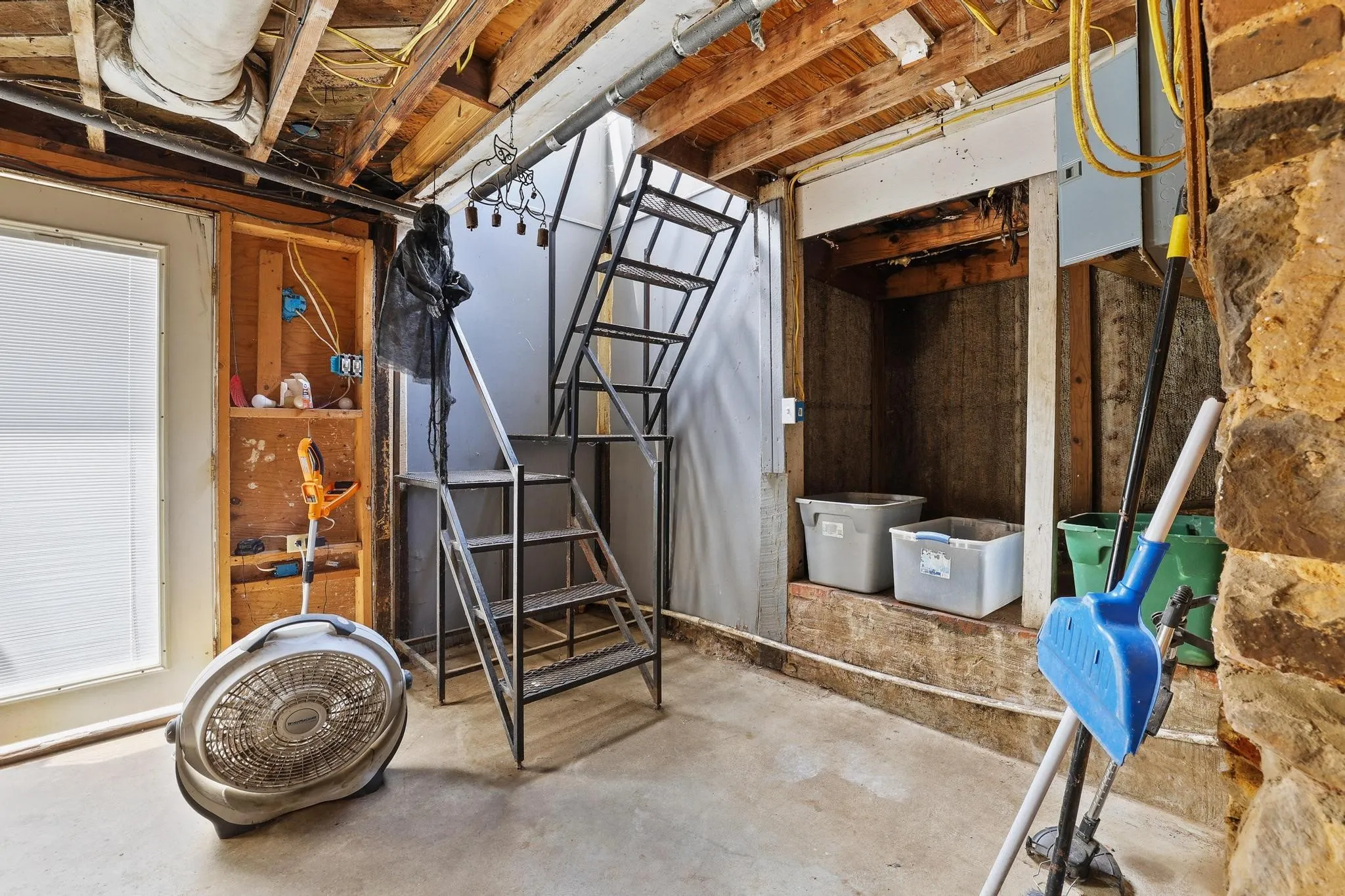 Single Family Residence For Sale in Grayson County , 1322 W Chestnut Street, Denison, Texas 75020, 2 Bedroom, 1 Bathroom, Garage spaces, 954 Sqft, built in 1950, mls#21280747, Real Estate Agent in Denison, Homes For Sale in Grayson county, Homes For Sale in Denison, Realtor in Denison Texas, Real Estate Brokerage Independent Realty Texas, Luminita Cordes Realtor