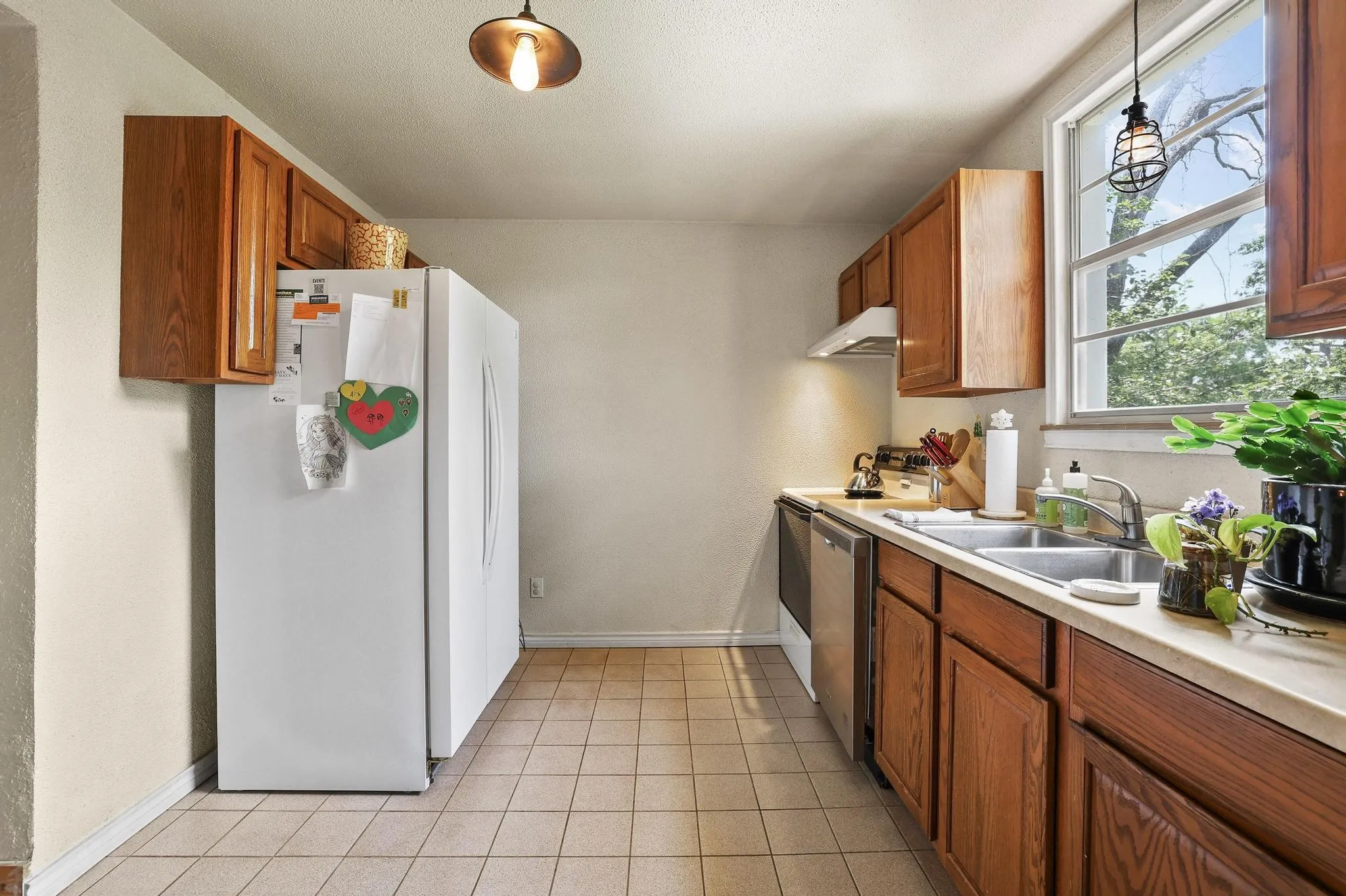 Single Family Residence For Sale in Grayson County , 1322 W Chestnut Street, Denison, Texas 75020, 2 Bedroom, 1 Bathroom, Garage spaces, 954 Sqft, built in 1950, mls#21280747, Real Estate Agent in Denison, Homes For Sale in Grayson county, Homes For Sale in Denison, Realtor in Denison Texas, Real Estate Brokerage Independent Realty Texas, Luminita Cordes Realtor