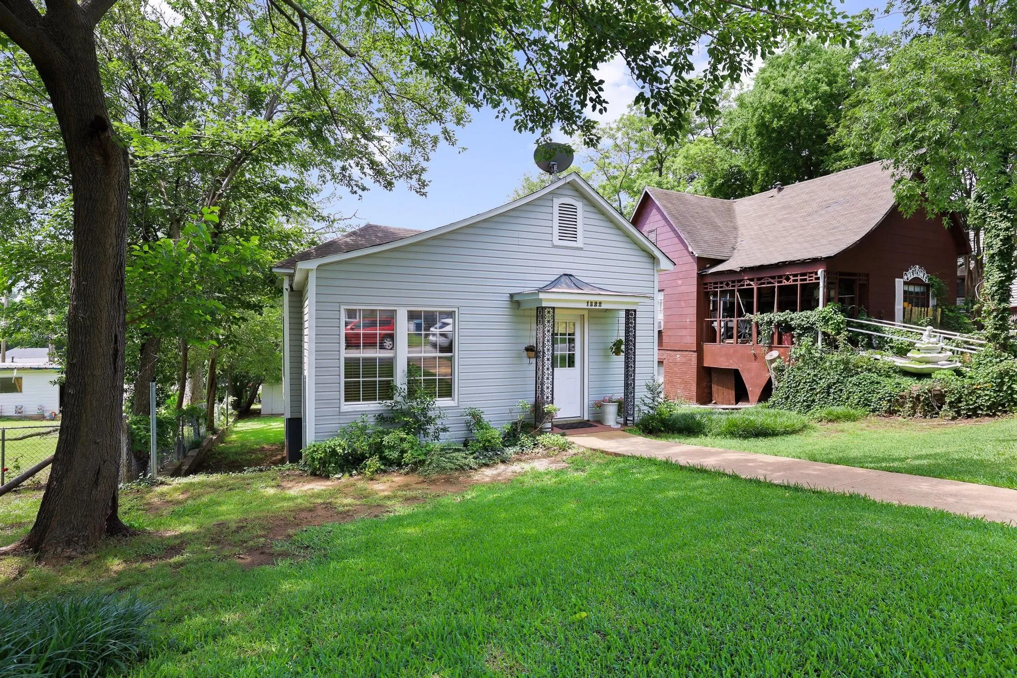 Single Family Residence For Sale in Grayson County , 1322 W Chestnut Street, Denison, Texas 75020, 2 Bedroom, 1 Bathroom, Garage spaces, 954 Sqft, built in 1950, mls#21280747, Real Estate Agent in Denison, Homes For Sale in Grayson county, Homes For Sale in Denison, Realtor in Denison Texas, Real Estate Brokerage Independent Realty Texas, Luminita Cordes Realtor