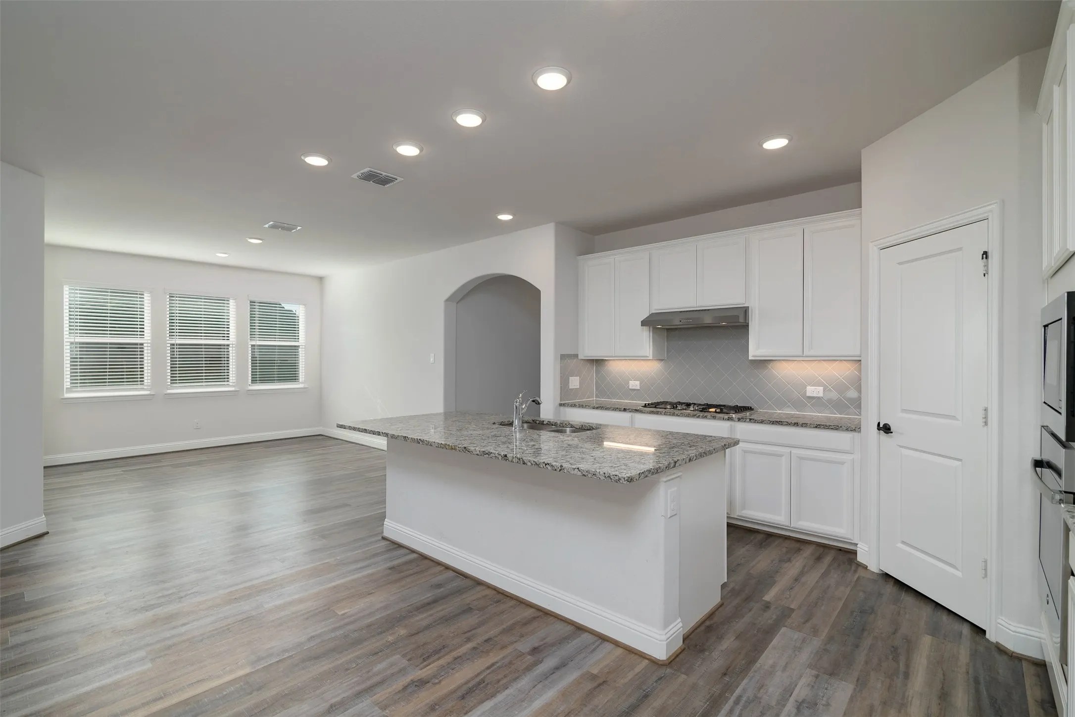 Single Family Residence For Rent in Denton County , 4532 Westminster Avenue, Celina, Texas 76227, 4 Bedroom, 4 Bathroom, 3 Garage spaces, 2,558 Sqft, built in 2020, Price $2,895, mls#21280748, Real Estate Agent in Celina, Homes For Rent in Denton county, Homes For Rent in Celina, Realtor in Celina Texas, Real Estate Brokerage Independent Realty Texas, Luminita Cordes Realtor