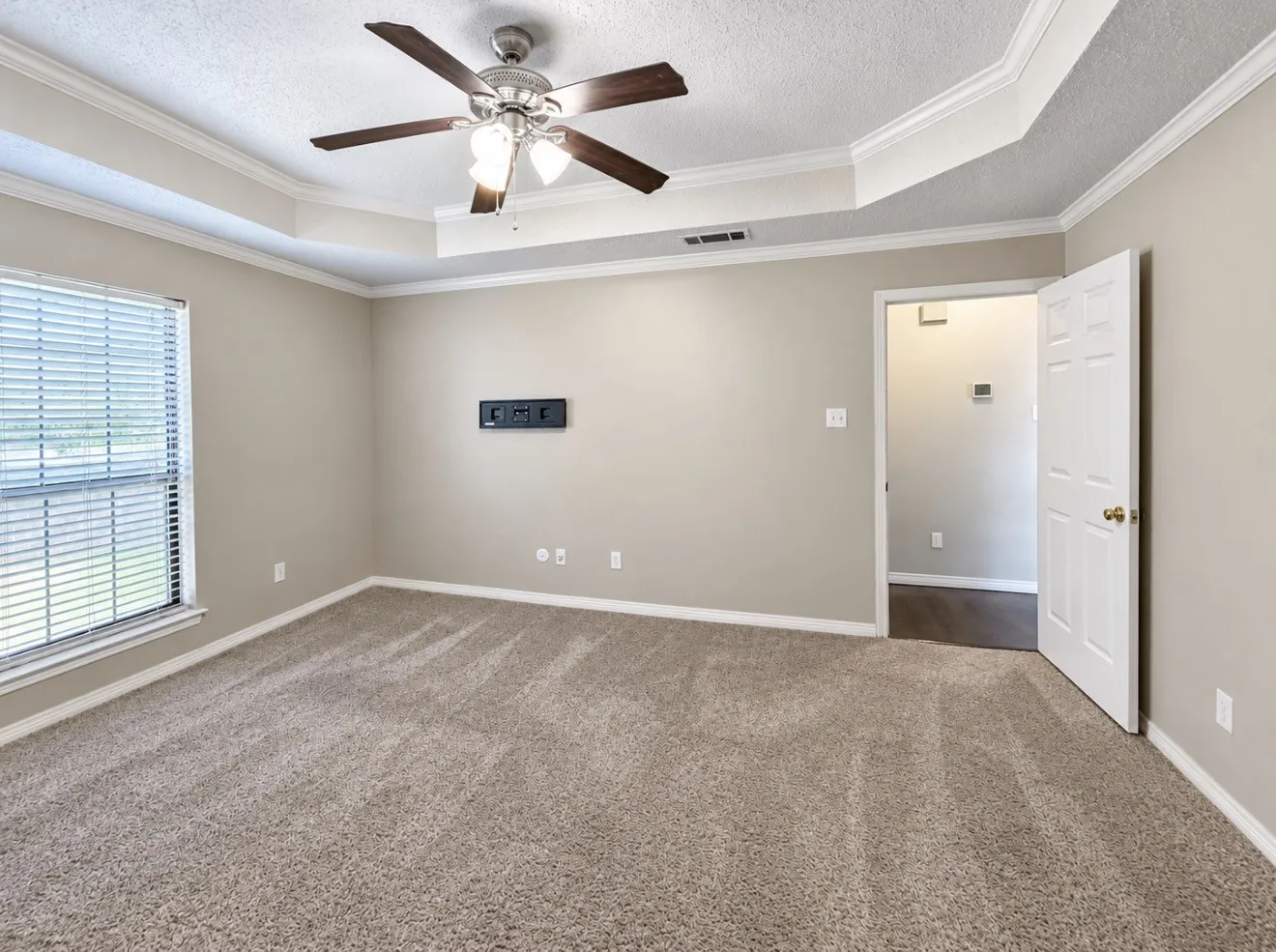 Single Family Residence For Rent in Tarrant County , 2 Hastings Court, Mansfield, Texas 76063, 3 Bedroom, 2 Bathroom, 2 Garage spaces, 1,440 Sqft, built in 1991, mls#21266648, Real Estate Agent in Mansfield, Homes For Rent in Tarrant county, Homes For Rent in Mansfield, Realtor in Mansfield Texas, Real Estate Brokerage Independent Realty Texas, Luminita Cordes Realtor
