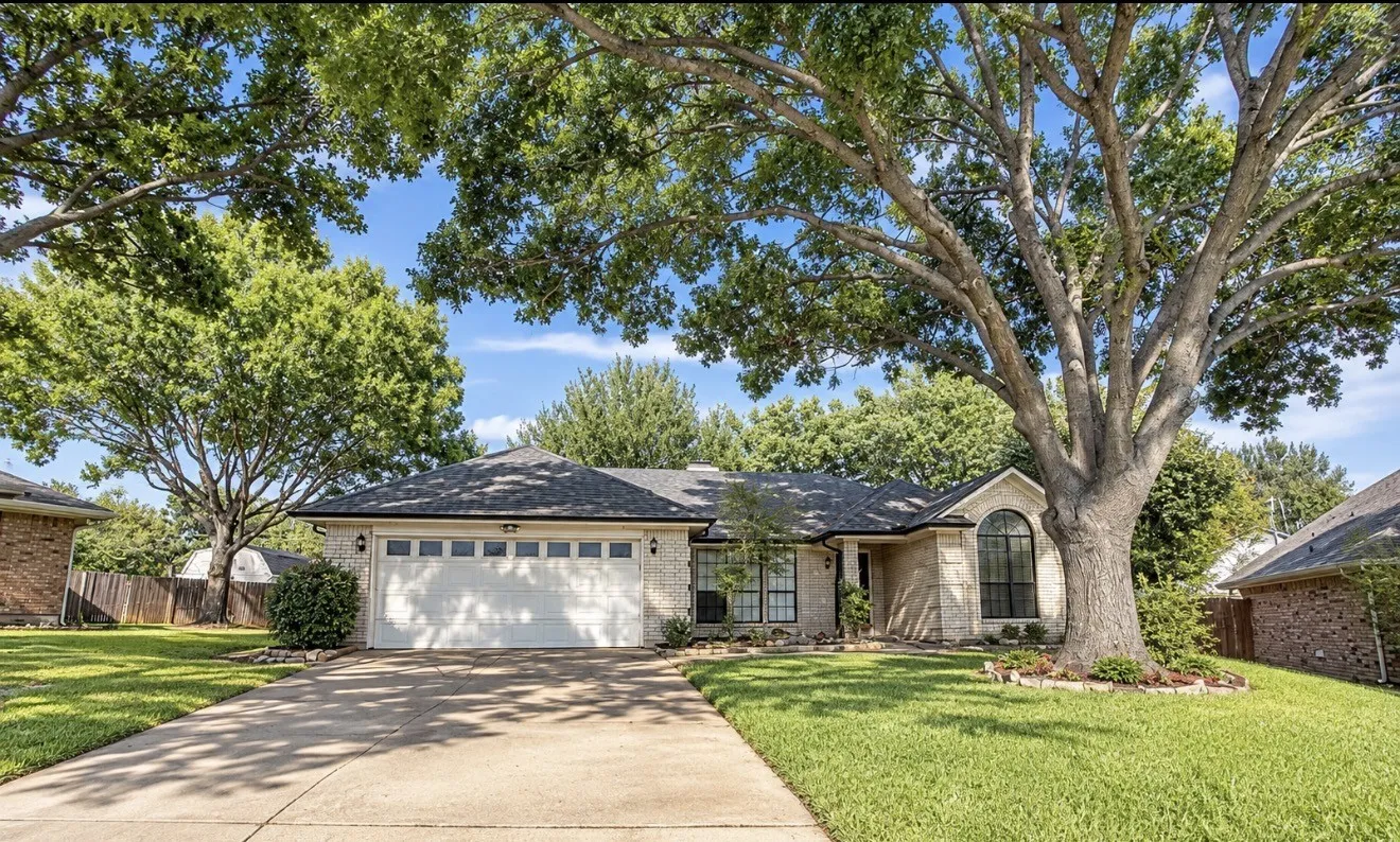 Single Family Residence For Rent in Tarrant County , 2 Hastings Court, Mansfield, Texas 76063, 3 Bedroom, 2 Bathroom, 2 Garage spaces, 1,440 Sqft, built in 1991, mls#21266648, Real Estate Agent in Mansfield, Homes For Rent in Tarrant county, Homes For Rent in Mansfield, Realtor in Mansfield Texas, Real Estate Brokerage Independent Realty Texas, Luminita Cordes Realtor