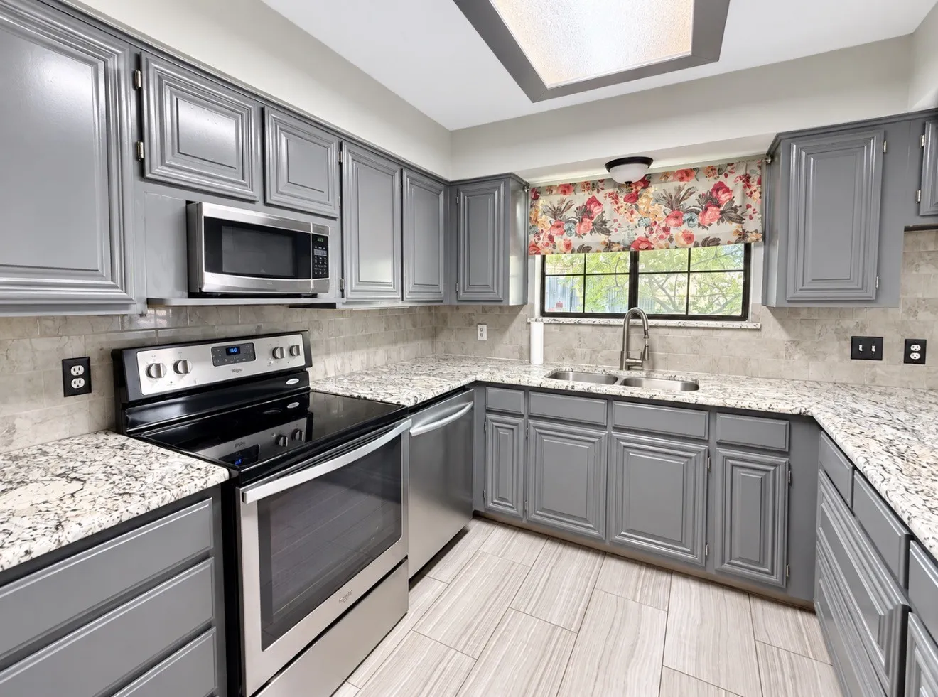 Single Family Residence For Rent in Tarrant County , 2 Hastings Court, Mansfield, Texas 76063, 3 Bedroom, 2 Bathroom, 2 Garage spaces, 1,440 Sqft, built in 1991, mls#21266648, Real Estate Agent in Mansfield, Homes For Rent in Tarrant county, Homes For Rent in Mansfield, Realtor in Mansfield Texas, Real Estate Brokerage Independent Realty Texas, Luminita Cordes Realtor