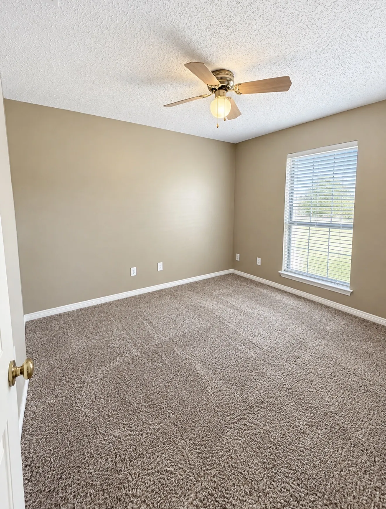 Single Family Residence For Rent in Tarrant County , 2 Hastings Court, Mansfield, Texas 76063, 3 Bedroom, 2 Bathroom, 2 Garage spaces, 1,440 Sqft, built in 1991, mls#21266648, Real Estate Agent in Mansfield, Homes For Rent in Tarrant county, Homes For Rent in Mansfield, Realtor in Mansfield Texas, Real Estate Brokerage Independent Realty Texas, Luminita Cordes Realtor