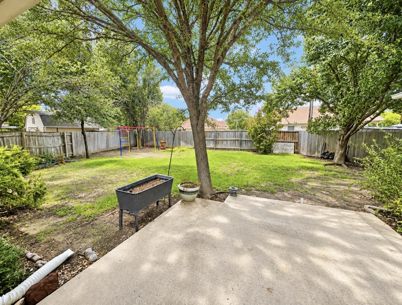 Single Family Residence For Rent in Tarrant County , 2 Hastings Court, Mansfield, Texas 76063, 3 Bedroom, 2 Bathroom, 2 Garage spaces, 1,440 Sqft, built in 1991, mls#21266648, Real Estate Agent in Mansfield, Homes For Rent in Tarrant county, Homes For Rent in Mansfield, Realtor in Mansfield Texas, Real Estate Brokerage Independent Realty Texas, Luminita Cordes Realtor