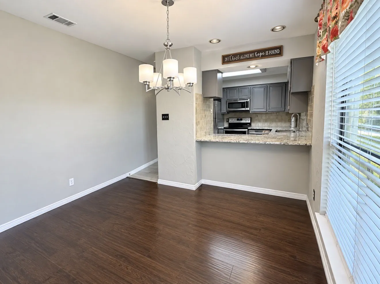 Single Family Residence For Rent in Tarrant County , 2 Hastings Court, Mansfield, Texas 76063, 3 Bedroom, 2 Bathroom, 2 Garage spaces, 1,440 Sqft, built in 1991, mls#21266648, Real Estate Agent in Mansfield, Homes For Rent in Tarrant county, Homes For Rent in Mansfield, Realtor in Mansfield Texas, Real Estate Brokerage Independent Realty Texas, Luminita Cordes Realtor
