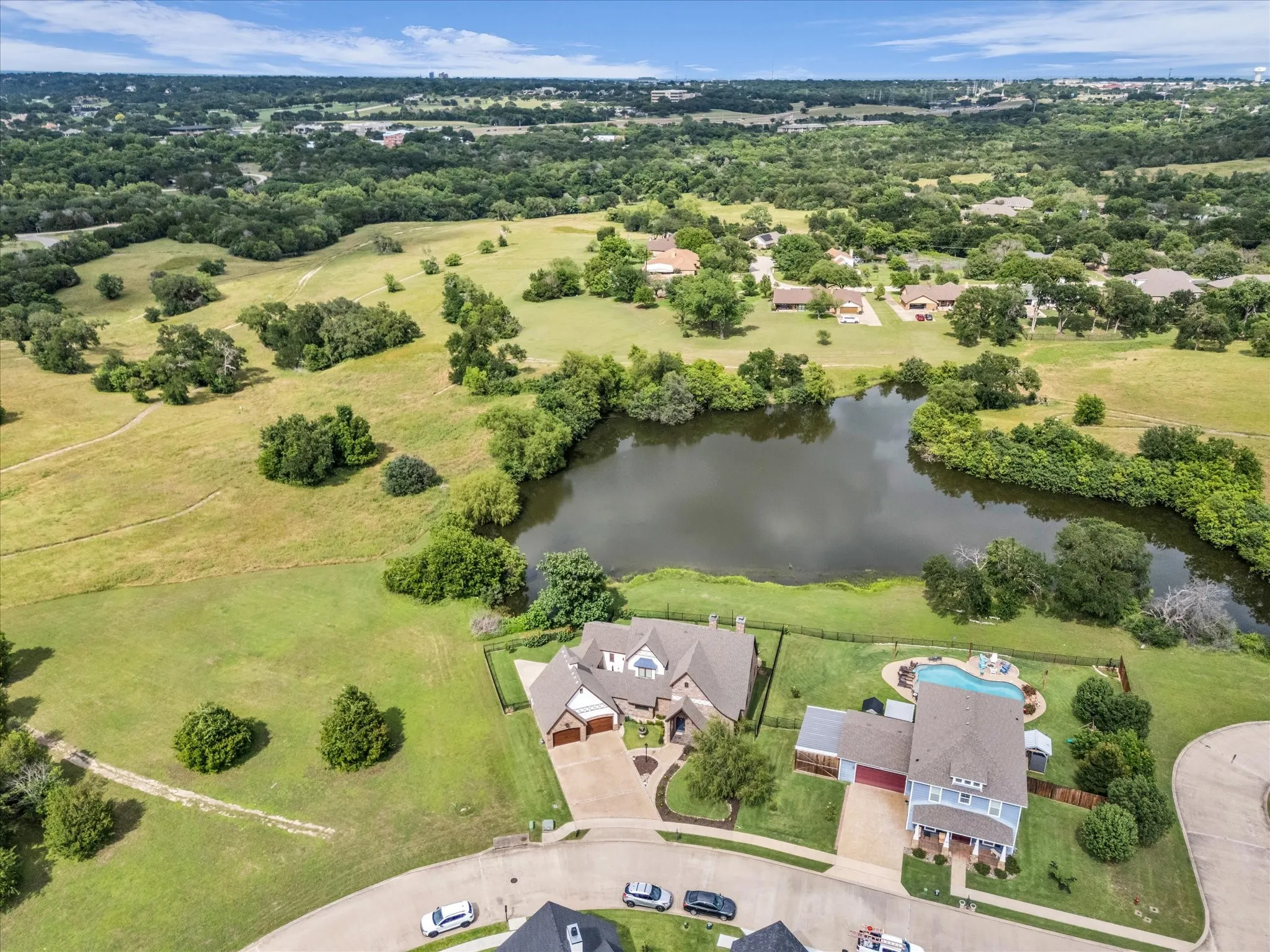 Single Family Residence For Sale in Mc Lennan County , 404 Charleston Park Drive, Woodway, Texas 76712, 4 Bedroom, 4 Bathroom, 2 Garage spaces, 3,746 Sqft, built in 2011, mls#21280438, Real Estate Agent in Woodway, Homes For Sale in Mc Lennan county, Homes For Sale in Woodway, Realtor in Woodway Texas, Real Estate Brokerage Independent Realty Texas, Luminita Cordes Realtor