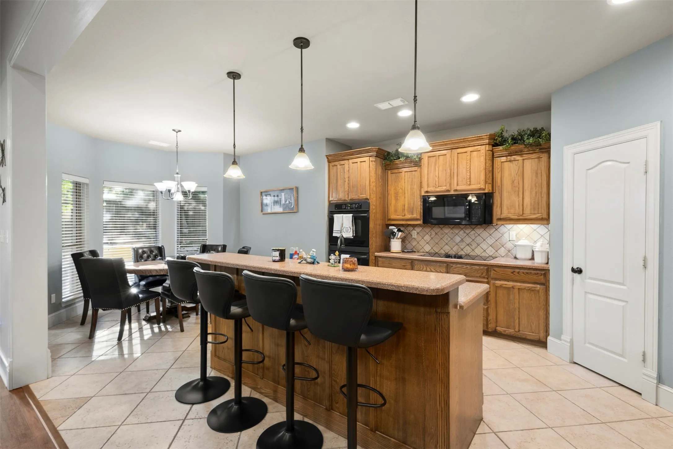 Single Family Residence For Sale in Ellis County , 105 Country Ridge Court, Red Oak, Texas 75154, 4 Bedroom, 4 Bathroom, 2 Garage spaces, 3,503 Sqft, built in 2004, mls#21280436, Real Estate Agent in Red Oak, Homes For Sale in Ellis county, Homes For Sale in Red Oak, Realtor in Red Oak Texas, Real Estate Brokerage Independent Realty Texas, Luminita Cordes Realtor