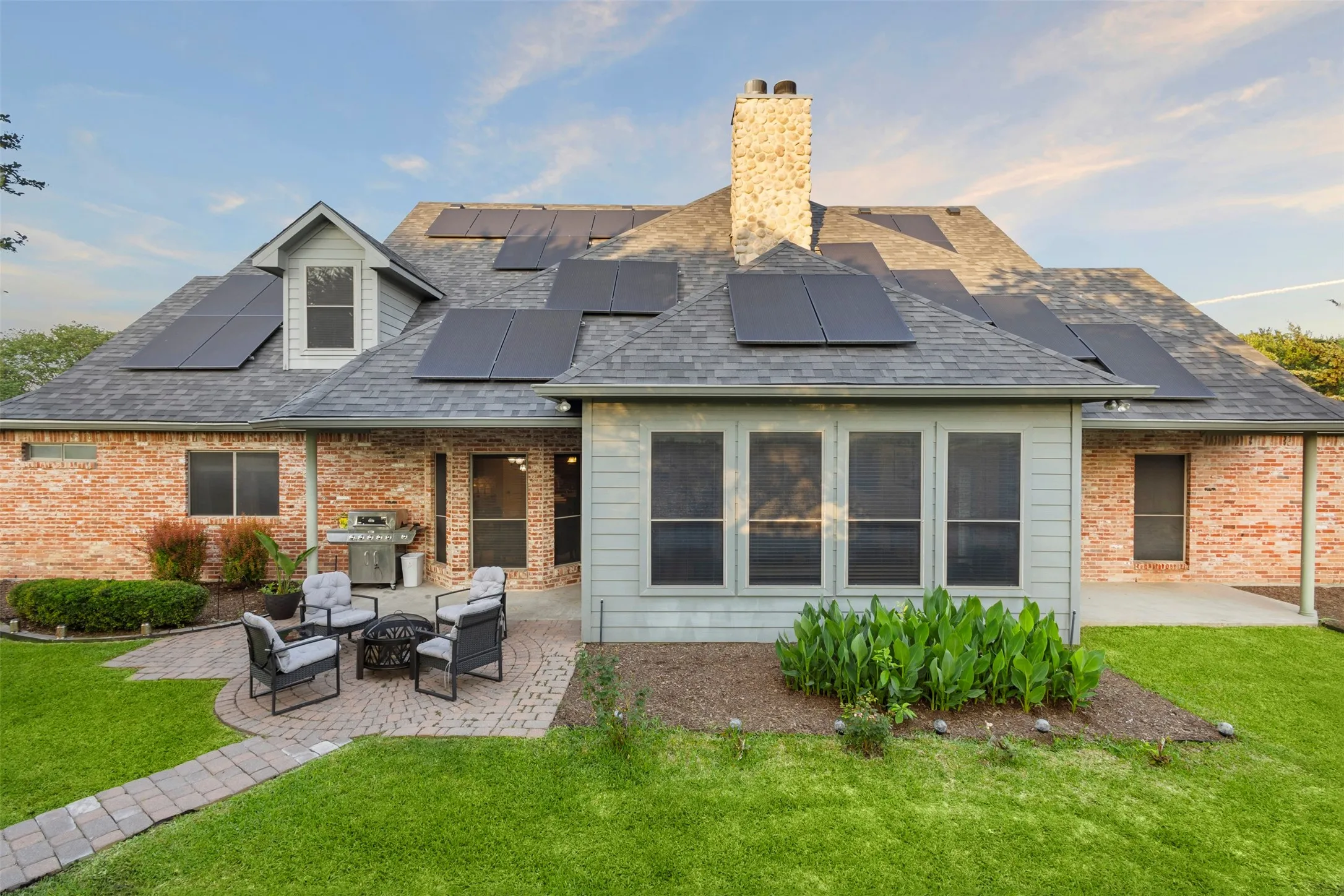 Single Family Residence For Sale in Ellis County , 105 Country Ridge Court, Red Oak, Texas 75154, 4 Bedroom, 4 Bathroom, 2 Garage spaces, 3,503 Sqft, built in 2004, mls#21280436, Real Estate Agent in Red Oak, Homes For Sale in Ellis county, Homes For Sale in Red Oak, Realtor in Red Oak Texas, Real Estate Brokerage Independent Realty Texas, Luminita Cordes Realtor