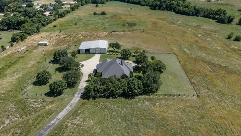 Farm For Sale in Wise County , 334 FM 2264, Decatur, Texas 76234, 4 Bedroom, 4 Bathroom, 2 Garage spaces, 3,702 Sqft, built in 1998, mls#21272825, Real Estate Agent in Decatur, Homes For Sale in Wise county, Homes For Sale in Decatur, Realtor in Decatur Texas, Real Estate Brokerage Independent Realty Texas, Luminita Cordes Realtor