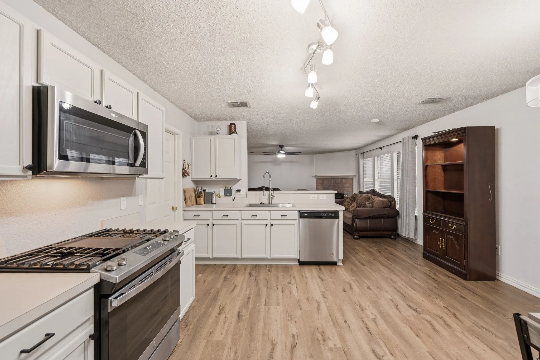 Single Family Residence For Sale in Kaufman County , 1131 Singletree Drive, Forney, Texas 75126, 3 Bedroom, 2 Bathroom, 2 Garage spaces, 1,612 Sqft, built in 2002, mls#21280860, Real Estate Agent in Forney, Homes For Sale in Kaufman county, Homes For Sale in Forney, Realtor in Forney Texas, Real Estate Brokerage Independent Realty Texas, Luminita Cordes Realtor