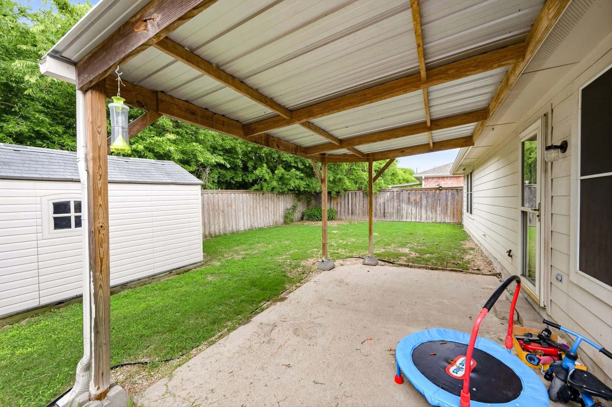 Single Family Residence For Sale in Kaufman County , 1131 Singletree Drive, Forney, Texas 75126, 3 Bedroom, 2 Bathroom, 2 Garage spaces, 1,612 Sqft, built in 2002, mls#21280860, Real Estate Agent in Forney, Homes For Sale in Kaufman county, Homes For Sale in Forney, Realtor in Forney Texas, Real Estate Brokerage Independent Realty Texas, Luminita Cordes Realtor