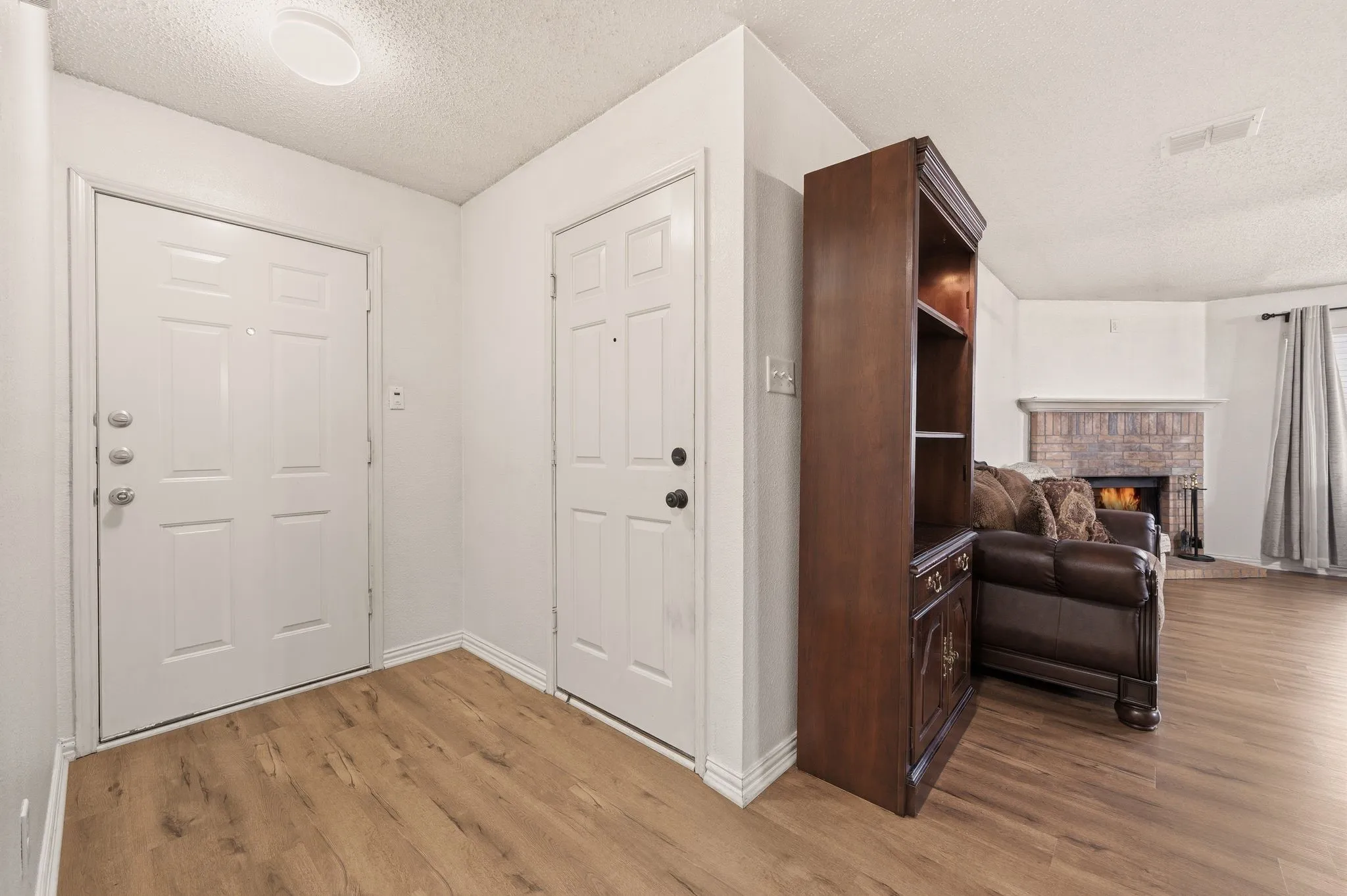 Single Family Residence For Sale in Kaufman County , 1131 Singletree Drive, Forney, Texas 75126, 3 Bedroom, 2 Bathroom, 2 Garage spaces, 1,612 Sqft, built in 2002, mls#21280860, Real Estate Agent in Forney, Homes For Sale in Kaufman county, Homes For Sale in Forney, Realtor in Forney Texas, Real Estate Brokerage Independent Realty Texas, Luminita Cordes Realtor