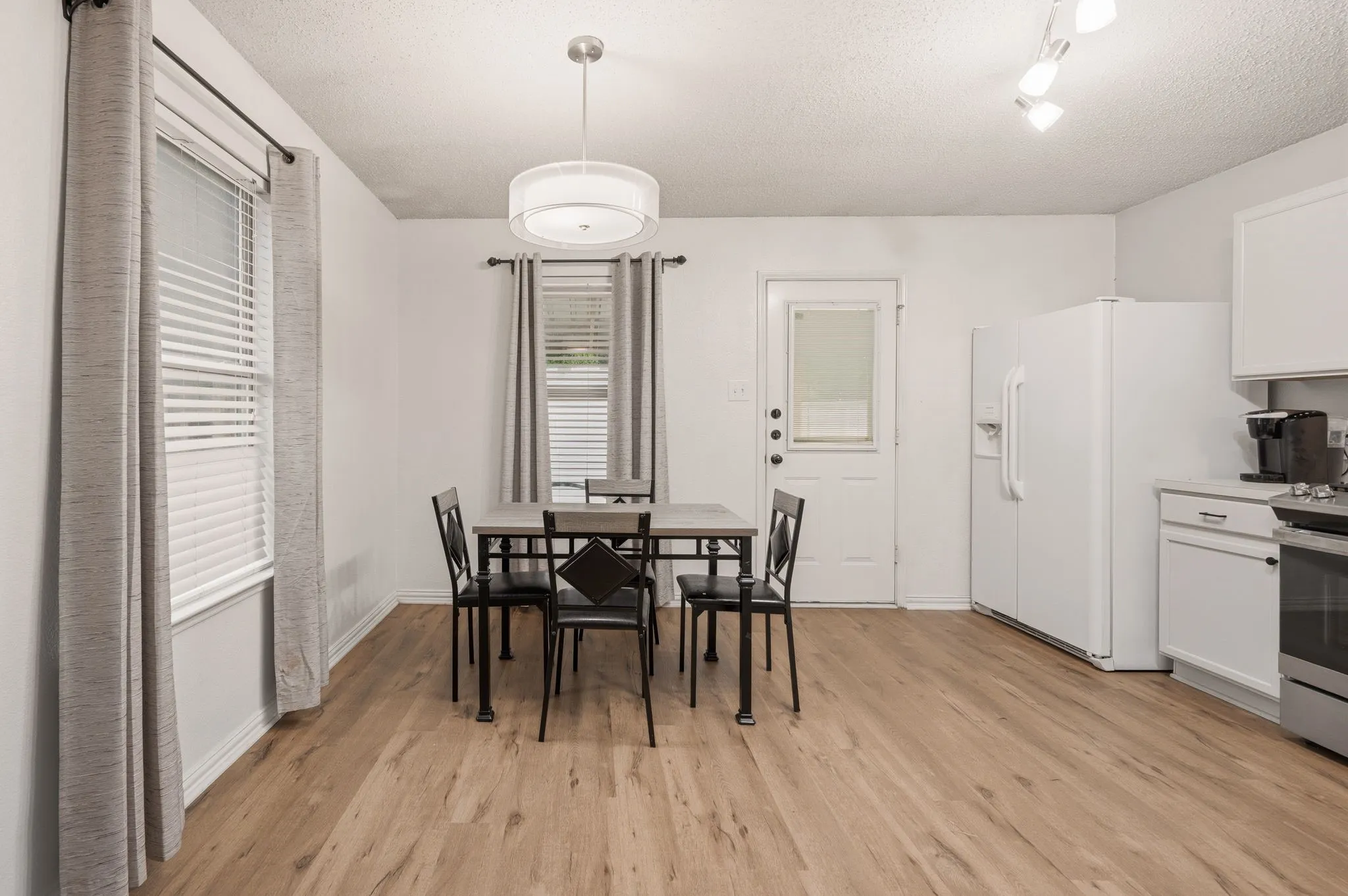 Single Family Residence For Sale in Kaufman County , 1131 Singletree Drive, Forney, Texas 75126, 3 Bedroom, 2 Bathroom, 2 Garage spaces, 1,612 Sqft, built in 2002, mls#21280860, Real Estate Agent in Forney, Homes For Sale in Kaufman county, Homes For Sale in Forney, Realtor in Forney Texas, Real Estate Brokerage Independent Realty Texas, Luminita Cordes Realtor