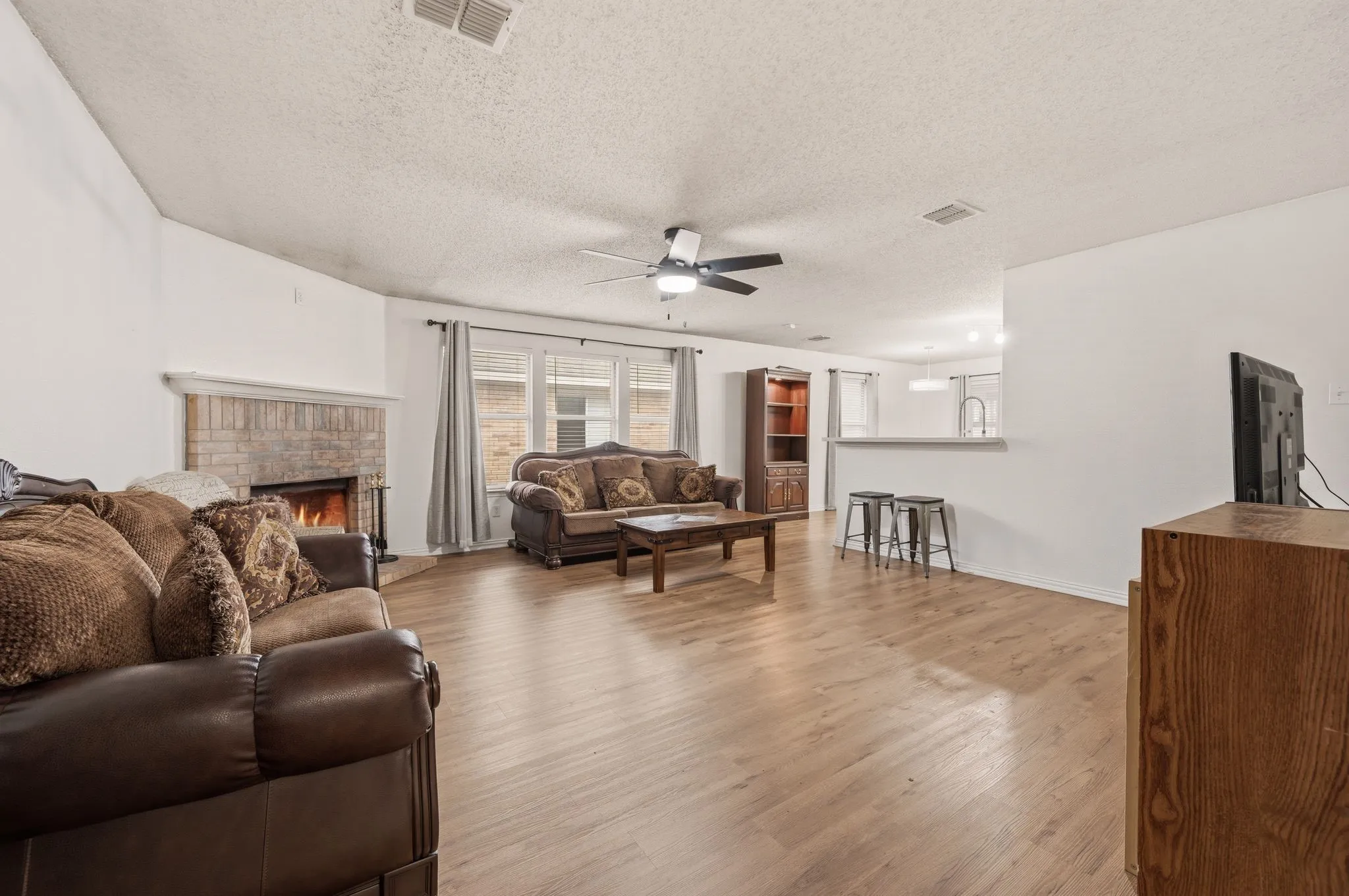 Single Family Residence For Sale in Kaufman County , 1131 Singletree Drive, Forney, Texas 75126, 3 Bedroom, 2 Bathroom, 2 Garage spaces, 1,612 Sqft, built in 2002, mls#21280860, Real Estate Agent in Forney, Homes For Sale in Kaufman county, Homes For Sale in Forney, Realtor in Forney Texas, Real Estate Brokerage Independent Realty Texas, Luminita Cordes Realtor