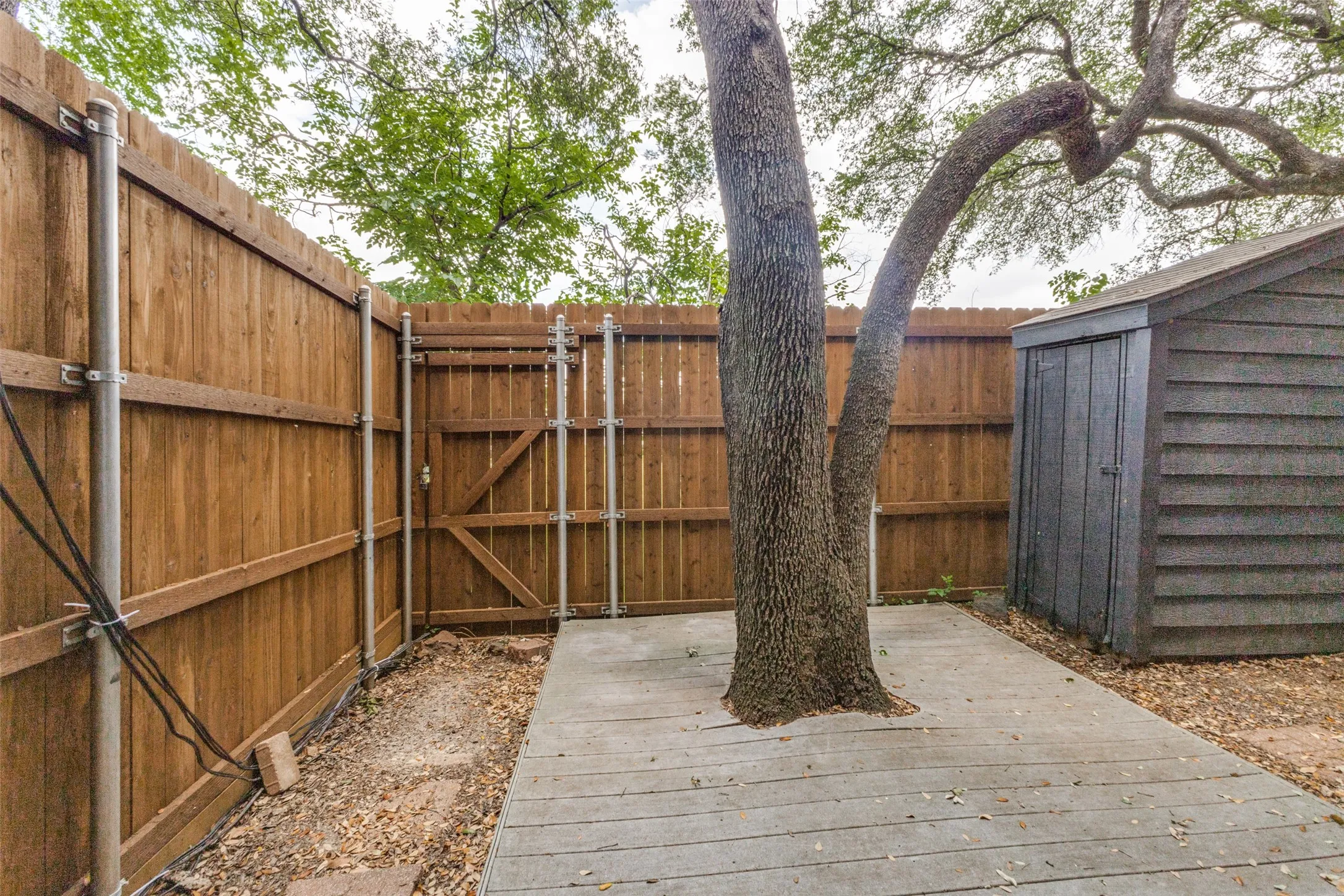 Condominium For Sale in Dallas County , 7525 Holly Hill Drive 3, Dallas, Texas 75231, 1 Bedroom, 1 Bathroom, Garage spaces, 787 Sqft, built in 1980, mls#21280461, Real Estate Agent in Dallas, Homes For Sale in Dallas county, Homes For Sale in Dallas, Realtor in Dallas Texas, Real Estate Brokerage Independent Realty Texas, Luminita Cordes Realtor