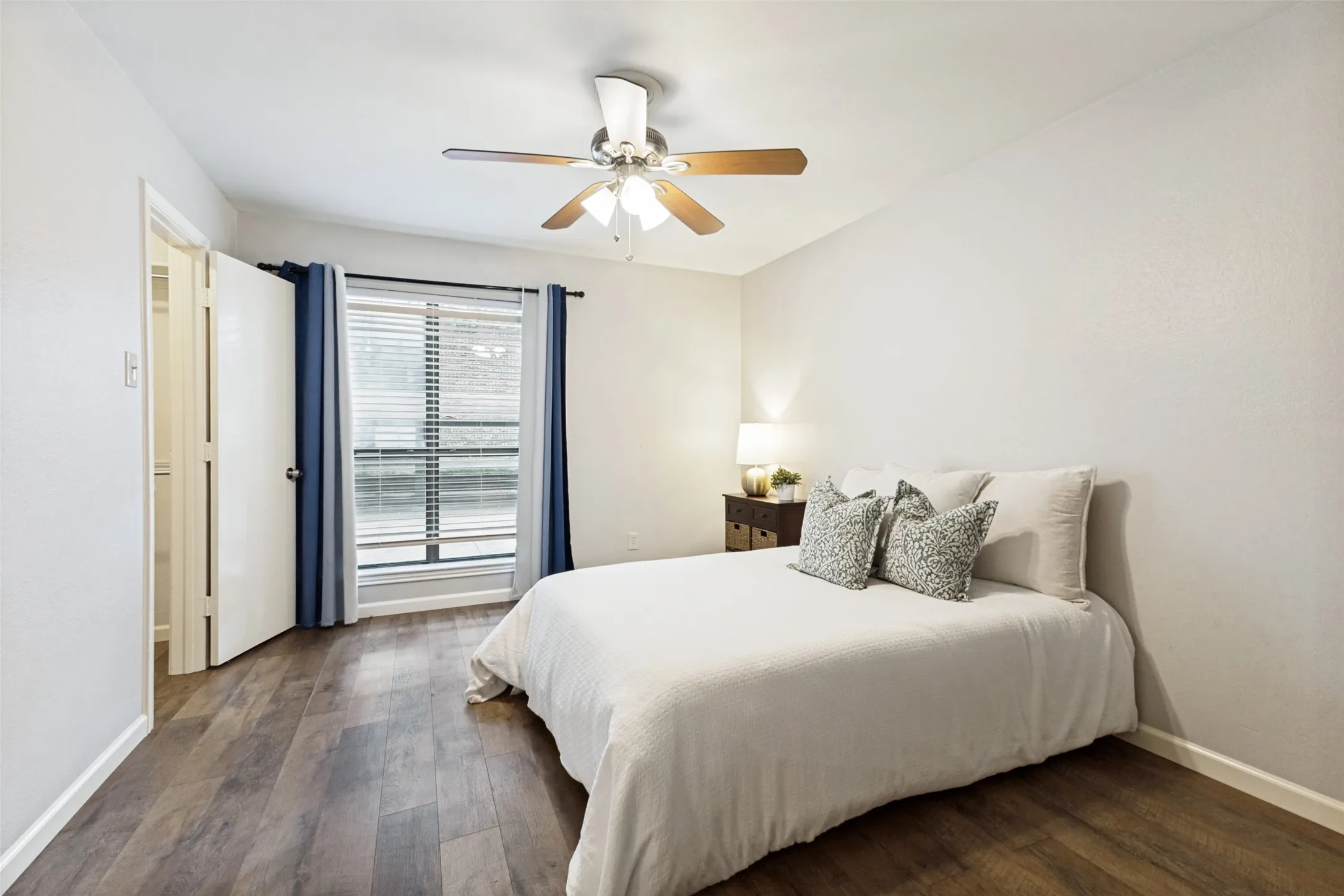 Condominium For Sale in Dallas County , 7525 Holly Hill Drive 3, Dallas, Texas 75231, 1 Bedroom, 1 Bathroom, Garage spaces, 787 Sqft, built in 1980, mls#21280461, Real Estate Agent in Dallas, Homes For Sale in Dallas county, Homes For Sale in Dallas, Realtor in Dallas Texas, Real Estate Brokerage Independent Realty Texas, Luminita Cordes Realtor