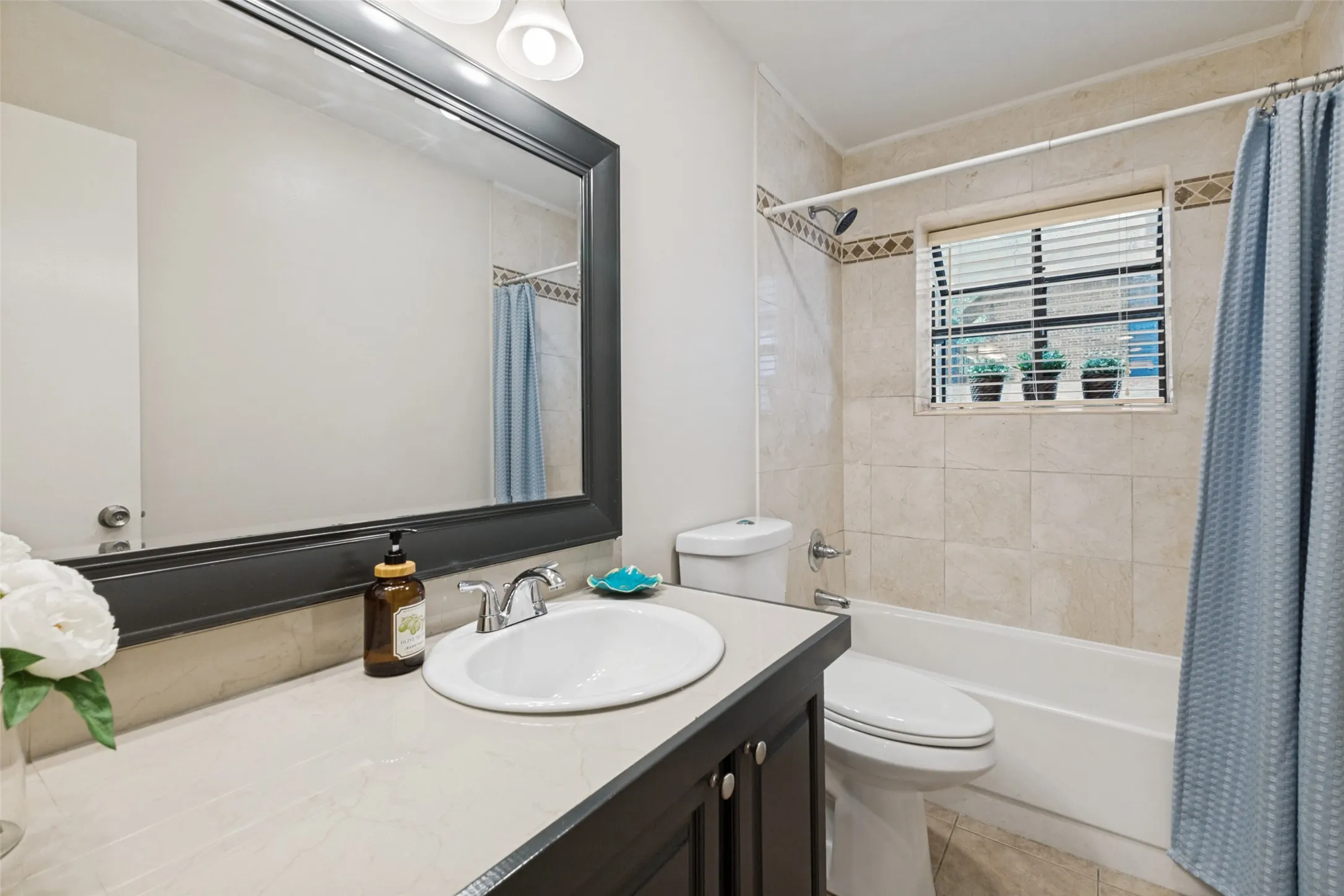 Condominium For Sale in Dallas County , 7525 Holly Hill Drive 3, Dallas, Texas 75231, 1 Bedroom, 1 Bathroom, Garage spaces, 787 Sqft, built in 1980, mls#21280461, Real Estate Agent in Dallas, Homes For Sale in Dallas county, Homes For Sale in Dallas, Realtor in Dallas Texas, Real Estate Brokerage Independent Realty Texas, Luminita Cordes Realtor
