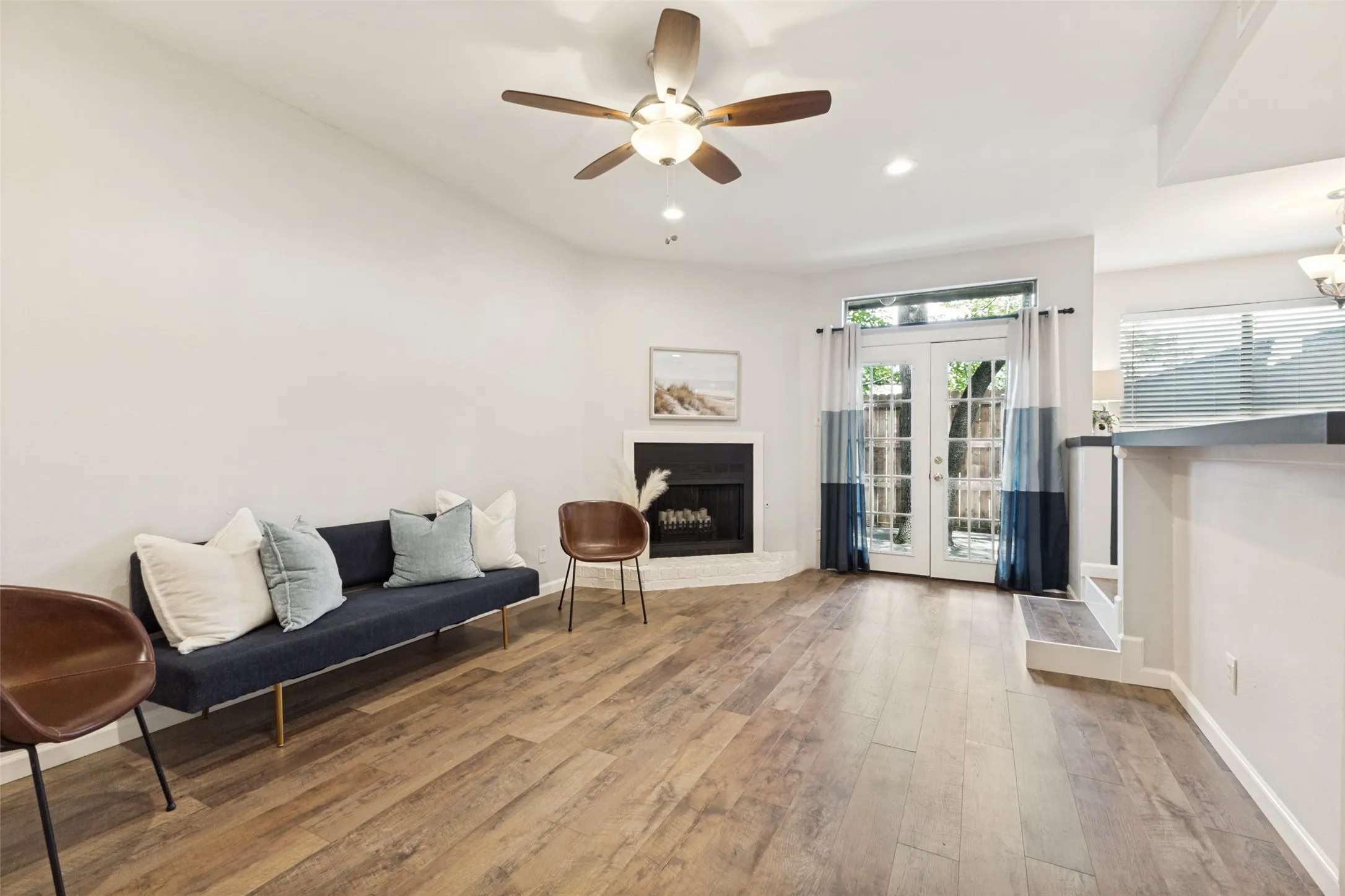 Condominium For Sale in Dallas County , 7525 Holly Hill Drive 3, Dallas, Texas 75231, 1 Bedroom, 1 Bathroom, Garage spaces, 787 Sqft, built in 1980, mls#21280461, Real Estate Agent in Dallas, Homes For Sale in Dallas county, Homes For Sale in Dallas, Realtor in Dallas Texas, Real Estate Brokerage Independent Realty Texas, Luminita Cordes Realtor