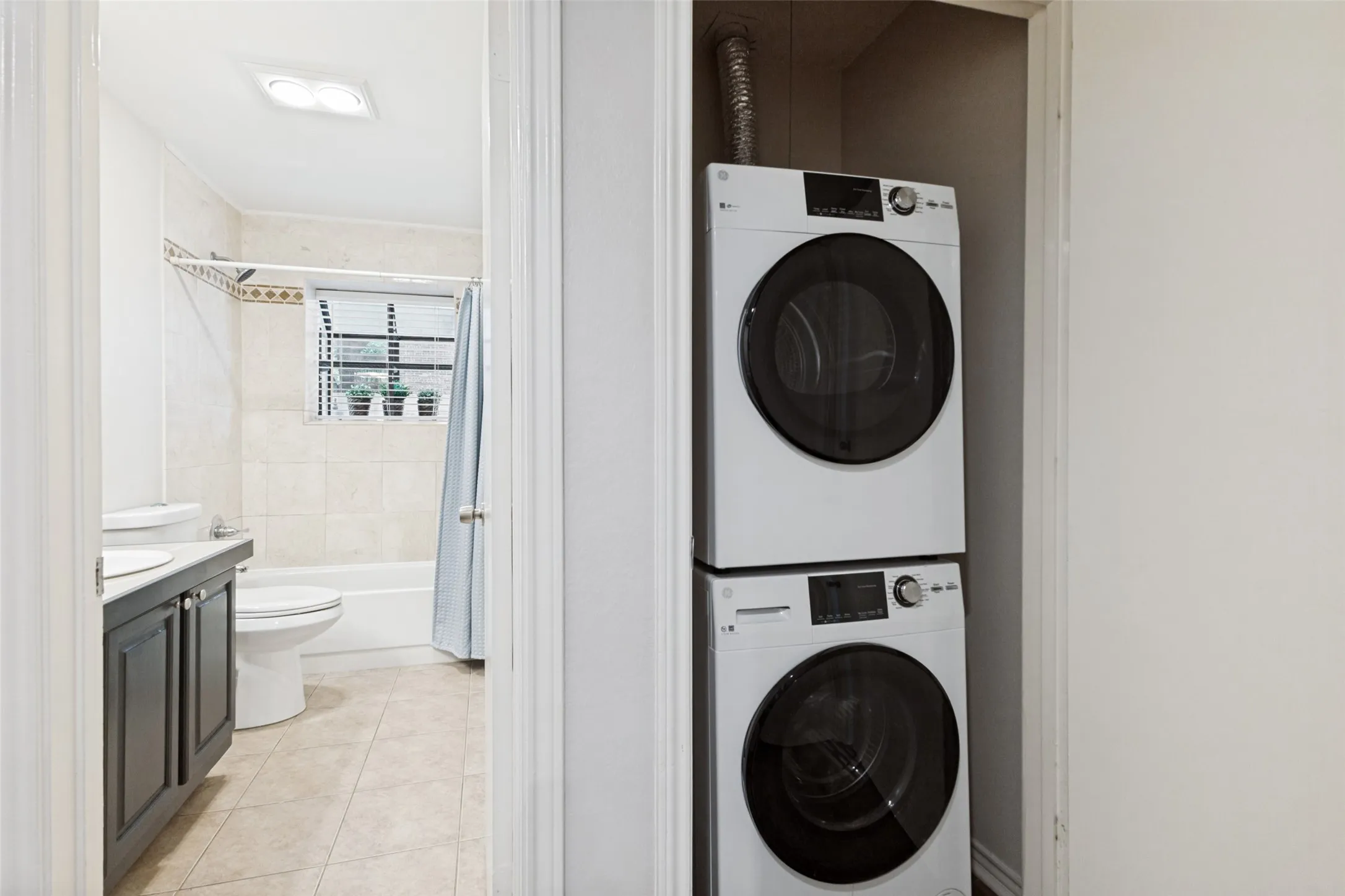 Condominium For Sale in Dallas County , 7525 Holly Hill Drive 3, Dallas, Texas 75231, 1 Bedroom, 1 Bathroom, Garage spaces, 787 Sqft, built in 1980, mls#21280461, Real Estate Agent in Dallas, Homes For Sale in Dallas county, Homes For Sale in Dallas, Realtor in Dallas Texas, Real Estate Brokerage Independent Realty Texas, Luminita Cordes Realtor