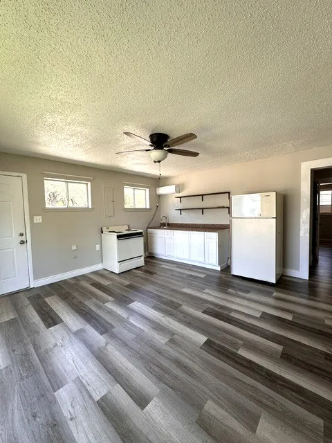 Duplex For Rent in Brown County , 3201 Stephen F Austin 135A, Brownwood, Texas 76801, 1 Bedroom, 1 Bathroom, Garage spaces, 890 Sqft, built in 0, Price $1,000, mls#21280867, Real Estate Agent in Brownwood, Homes For Rent in Brown county, Homes For Rent in Brownwood, Realtor in Brownwood Texas, Real Estate Brokerage Independent Realty Texas, Luminita Cordes Realtor