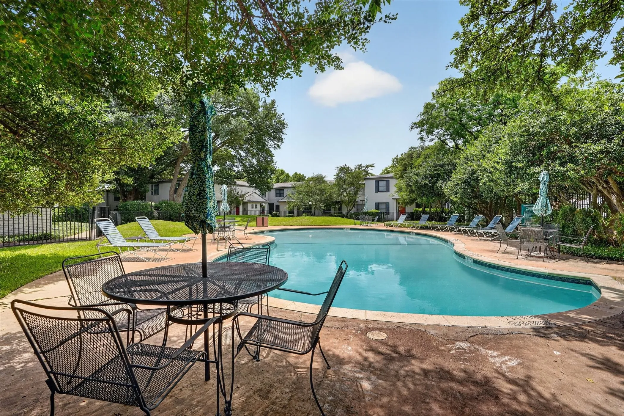 Condominium For Sale in Dallas County , 4926 Lahoma Street, Dallas, Texas 75235, 2 Bedroom, 2 Bathroom, Garage spaces, 993 Sqft, built in 1954, mls#21280872, Real Estate Agent in Dallas, Homes For Sale in Dallas county, Homes For Sale in Dallas, Realtor in Dallas Texas, Real Estate Brokerage Independent Realty Texas, Luminita Cordes Realtor