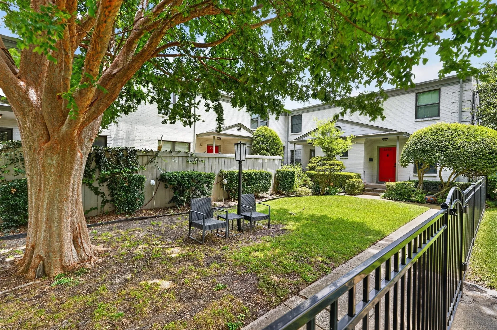 Condominium For Sale in Dallas County , 4926 Lahoma Street, Dallas, Texas 75235, 2 Bedroom, 2 Bathroom, Garage spaces, 993 Sqft, built in 1954, mls#21280872, Real Estate Agent in Dallas, Homes For Sale in Dallas county, Homes For Sale in Dallas, Realtor in Dallas Texas, Real Estate Brokerage Independent Realty Texas, Luminita Cordes Realtor
