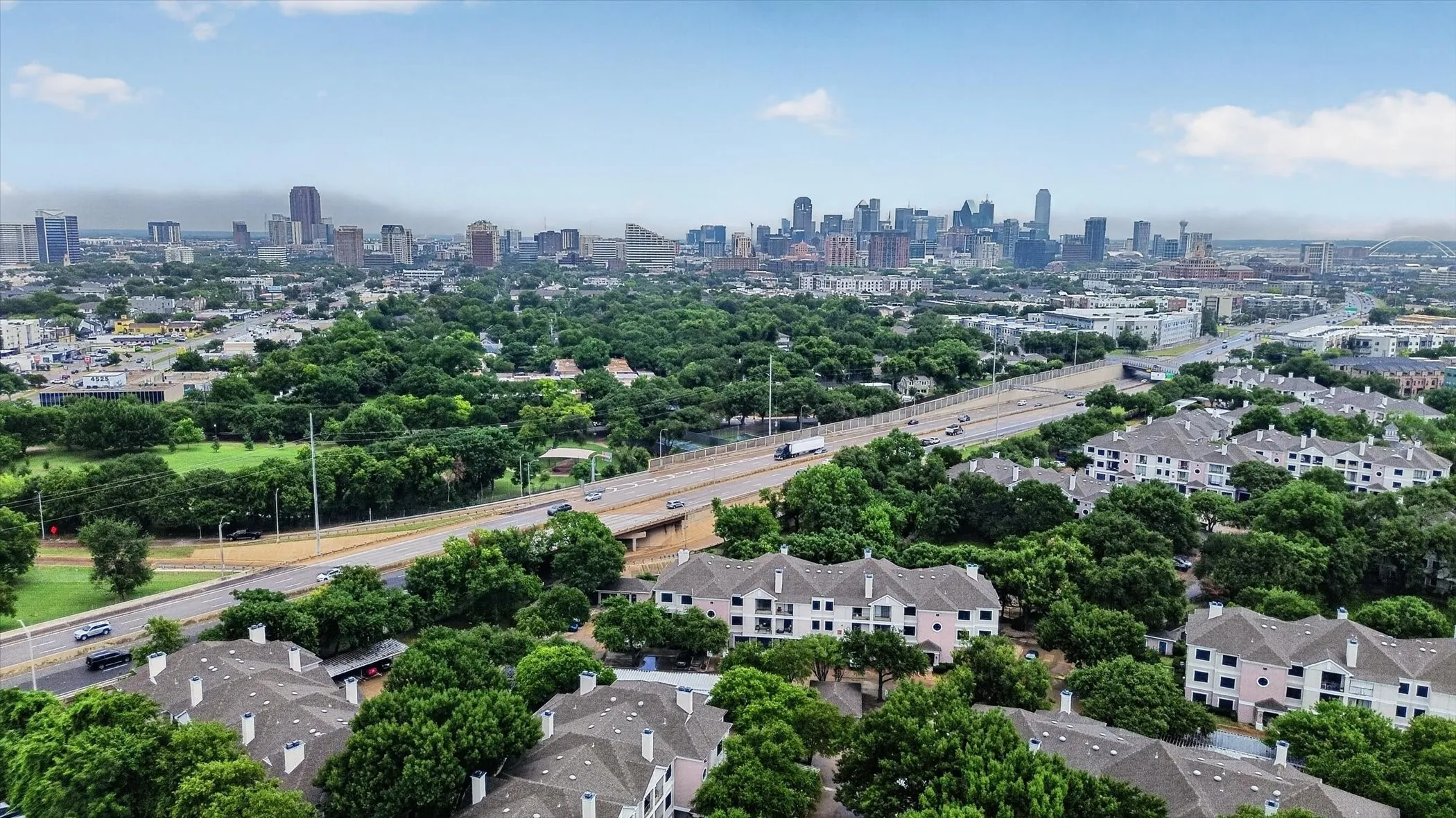 Condominium For Sale in Dallas County , 4926 Lahoma Street, Dallas, Texas 75235, 2 Bedroom, 2 Bathroom, Garage spaces, 993 Sqft, built in 1954, mls#21280872, Real Estate Agent in Dallas, Homes For Sale in Dallas county, Homes For Sale in Dallas, Realtor in Dallas Texas, Real Estate Brokerage Independent Realty Texas, Luminita Cordes Realtor