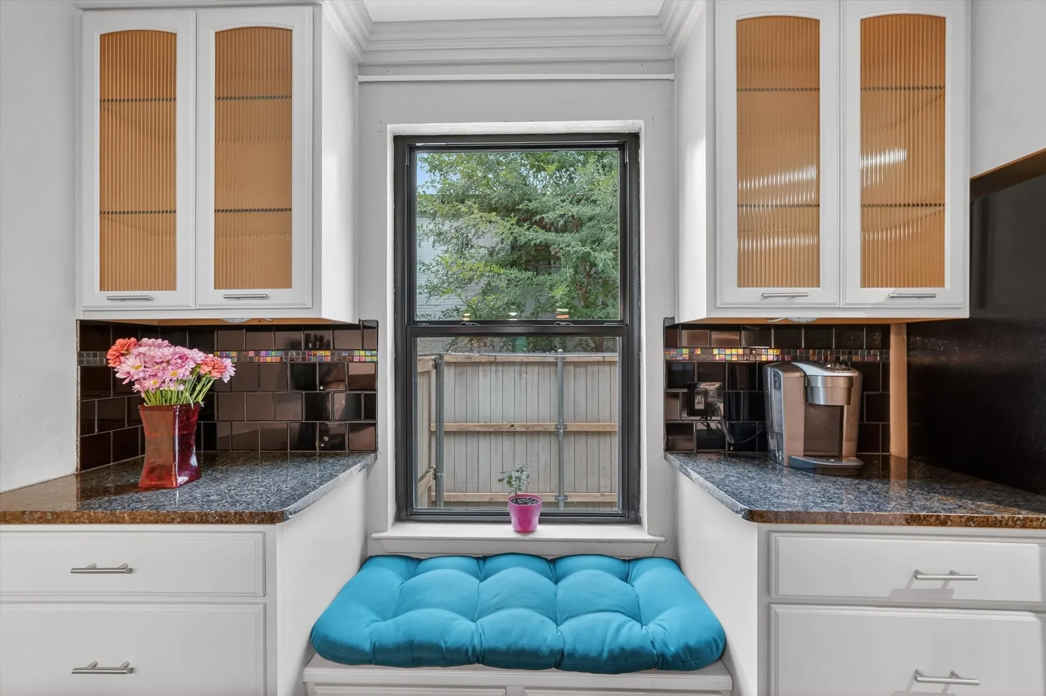 Condominium For Sale in Dallas County , 4926 Lahoma Street, Dallas, Texas 75235, 2 Bedroom, 2 Bathroom, Garage spaces, 993 Sqft, built in 1954, mls#21280872, Real Estate Agent in Dallas, Homes For Sale in Dallas county, Homes For Sale in Dallas, Realtor in Dallas Texas, Real Estate Brokerage Independent Realty Texas, Luminita Cordes Realtor