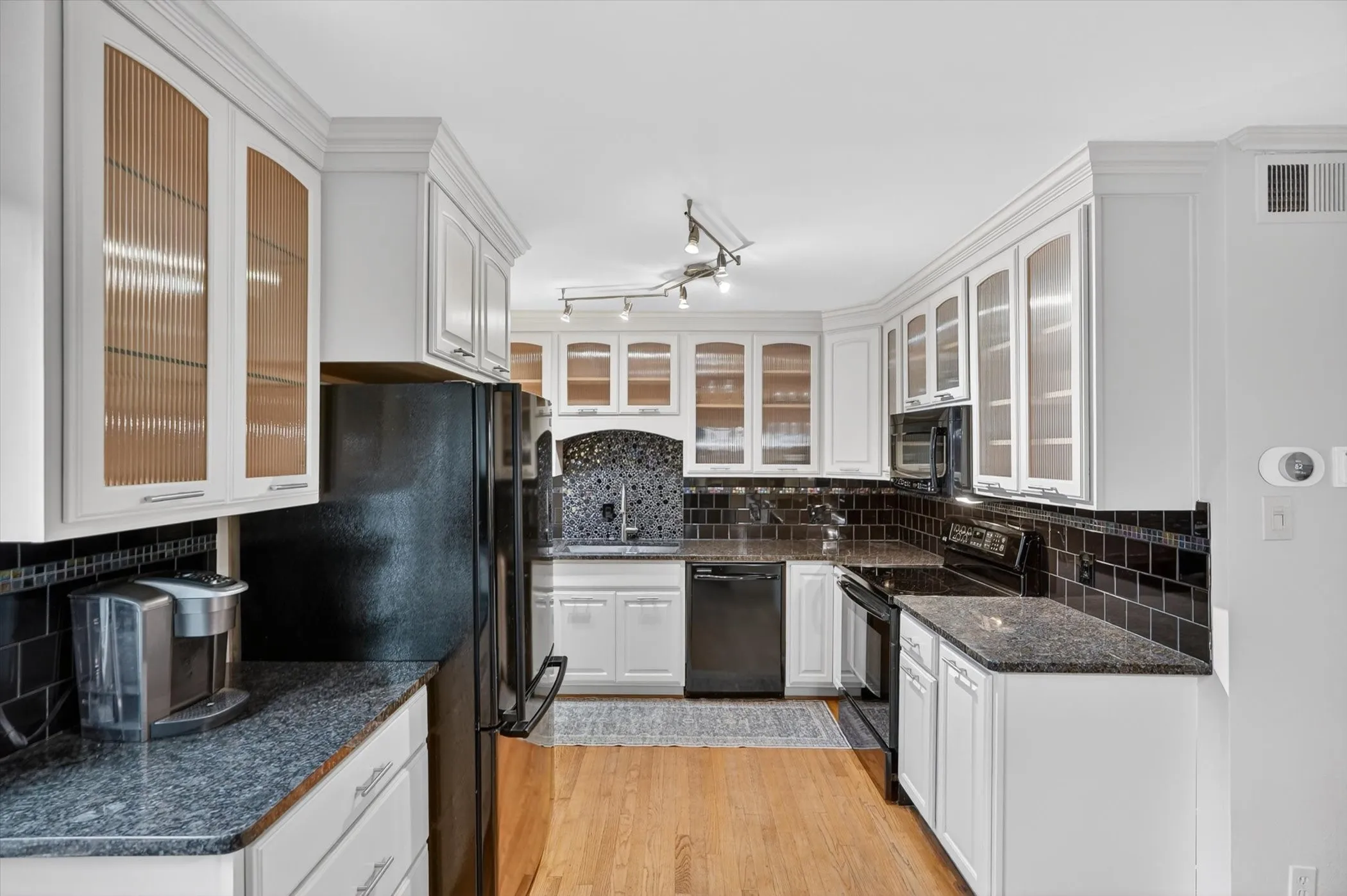 Condominium For Sale in Dallas County , 4926 Lahoma Street, Dallas, Texas 75235, 2 Bedroom, 2 Bathroom, Garage spaces, 993 Sqft, built in 1954, mls#21280872, Real Estate Agent in Dallas, Homes For Sale in Dallas county, Homes For Sale in Dallas, Realtor in Dallas Texas, Real Estate Brokerage Independent Realty Texas, Luminita Cordes Realtor
