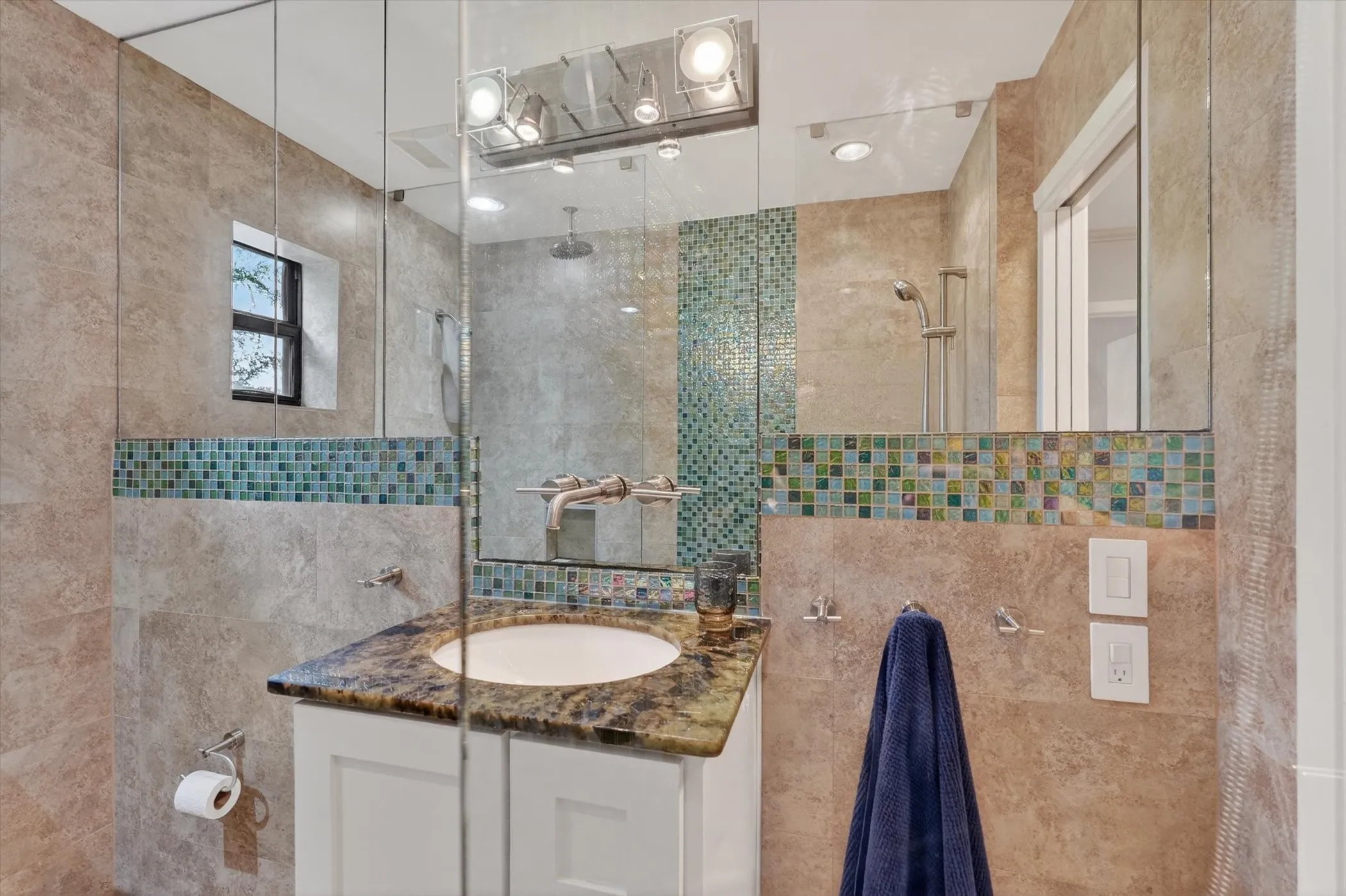 Condominium For Sale in Dallas County , 4926 Lahoma Street, Dallas, Texas 75235, 2 Bedroom, 2 Bathroom, Garage spaces, 993 Sqft, built in 1954, mls#21280872, Real Estate Agent in Dallas, Homes For Sale in Dallas county, Homes For Sale in Dallas, Realtor in Dallas Texas, Real Estate Brokerage Independent Realty Texas, Luminita Cordes Realtor