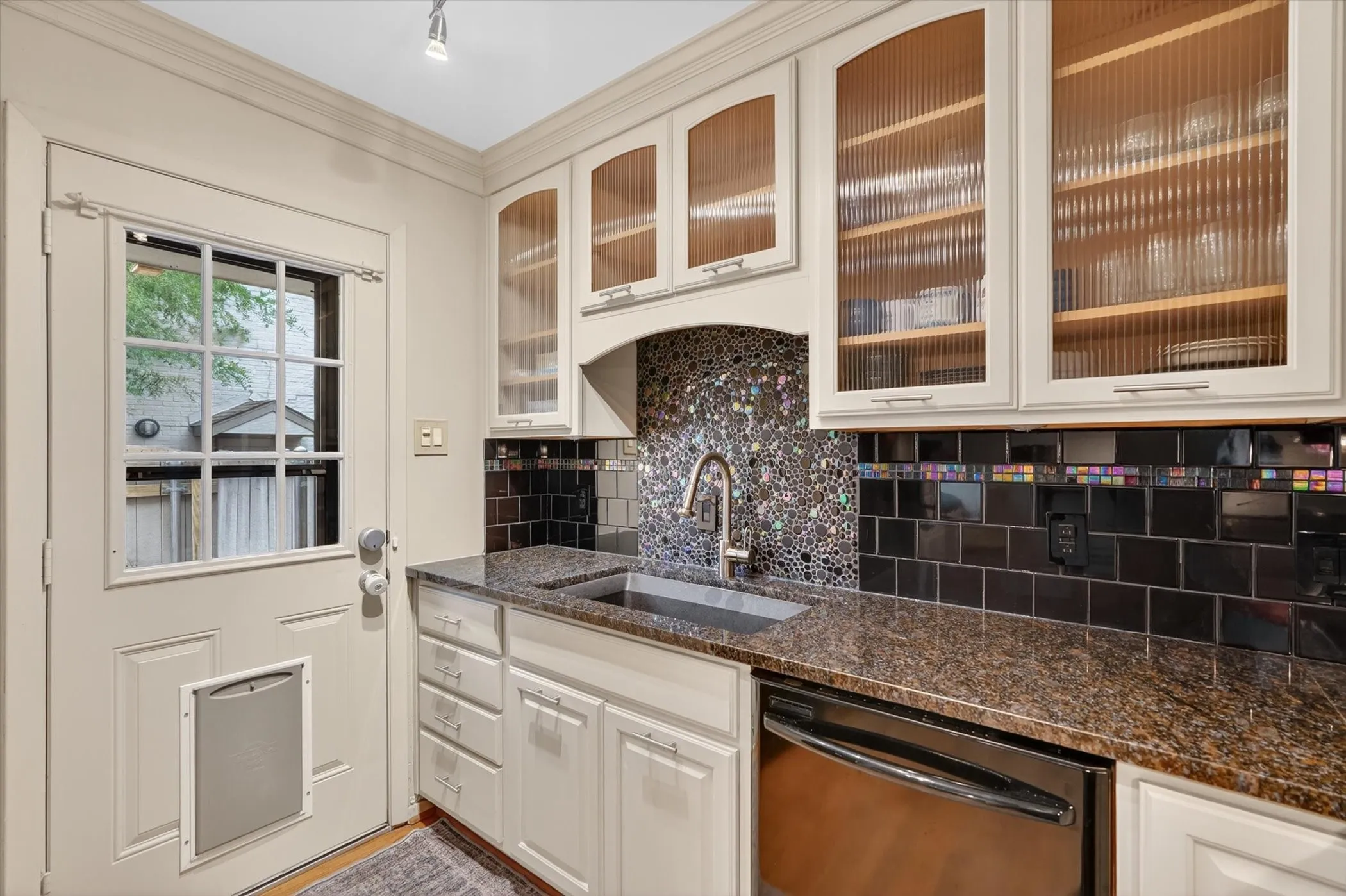 Condominium For Sale in Dallas County , 4926 Lahoma Street, Dallas, Texas 75235, 2 Bedroom, 2 Bathroom, Garage spaces, 993 Sqft, built in 1954, mls#21280872, Real Estate Agent in Dallas, Homes For Sale in Dallas county, Homes For Sale in Dallas, Realtor in Dallas Texas, Real Estate Brokerage Independent Realty Texas, Luminita Cordes Realtor