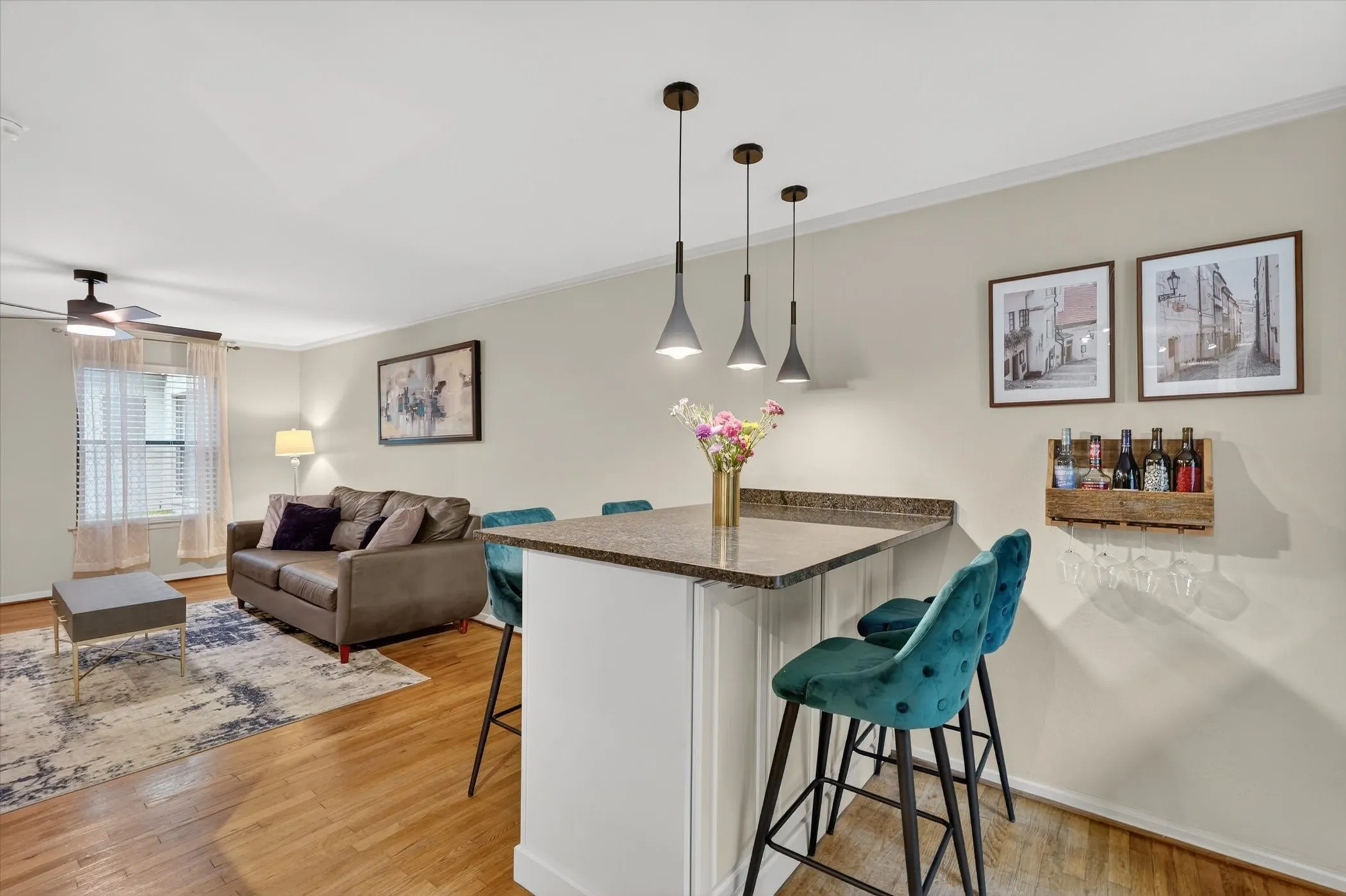 Condominium For Sale in Dallas County , 4926 Lahoma Street, Dallas, Texas 75235, 2 Bedroom, 2 Bathroom, Garage spaces, 993 Sqft, built in 1954, mls#21280872, Real Estate Agent in Dallas, Homes For Sale in Dallas county, Homes For Sale in Dallas, Realtor in Dallas Texas, Real Estate Brokerage Independent Realty Texas, Luminita Cordes Realtor