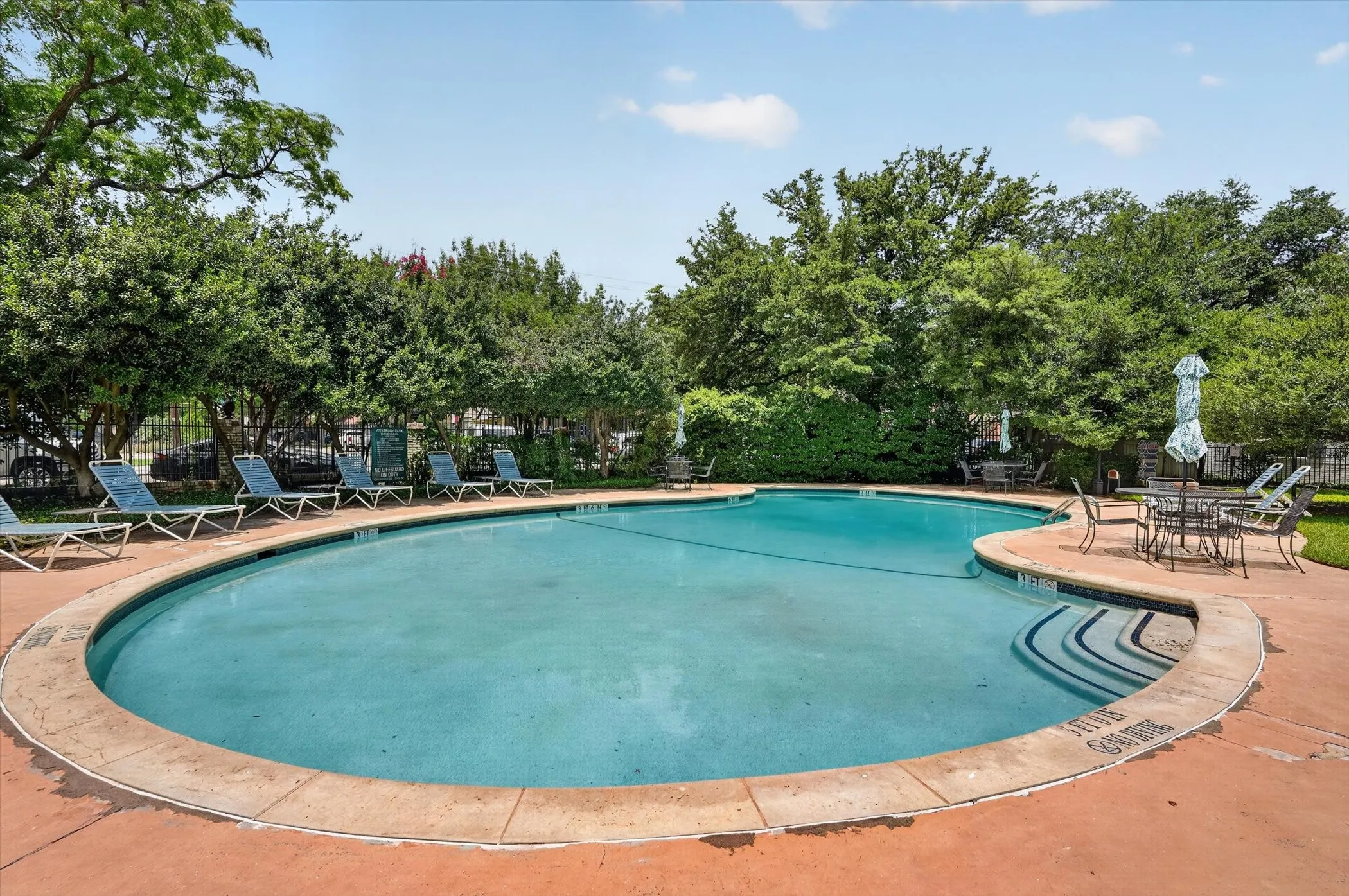 Condominium For Sale in Dallas County , 4926 Lahoma Street, Dallas, Texas 75235, 2 Bedroom, 2 Bathroom, Garage spaces, 993 Sqft, built in 1954, mls#21280872, Real Estate Agent in Dallas, Homes For Sale in Dallas county, Homes For Sale in Dallas, Realtor in Dallas Texas, Real Estate Brokerage Independent Realty Texas, Luminita Cordes Realtor