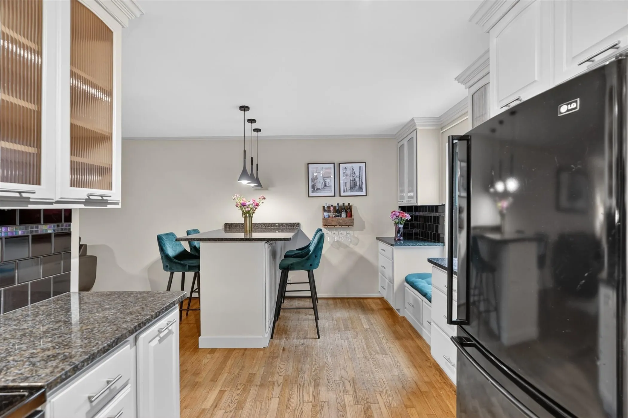 Condominium For Sale in Dallas County , 4926 Lahoma Street, Dallas, Texas 75235, 2 Bedroom, 2 Bathroom, Garage spaces, 993 Sqft, built in 1954, mls#21280872, Real Estate Agent in Dallas, Homes For Sale in Dallas county, Homes For Sale in Dallas, Realtor in Dallas Texas, Real Estate Brokerage Independent Realty Texas, Luminita Cordes Realtor