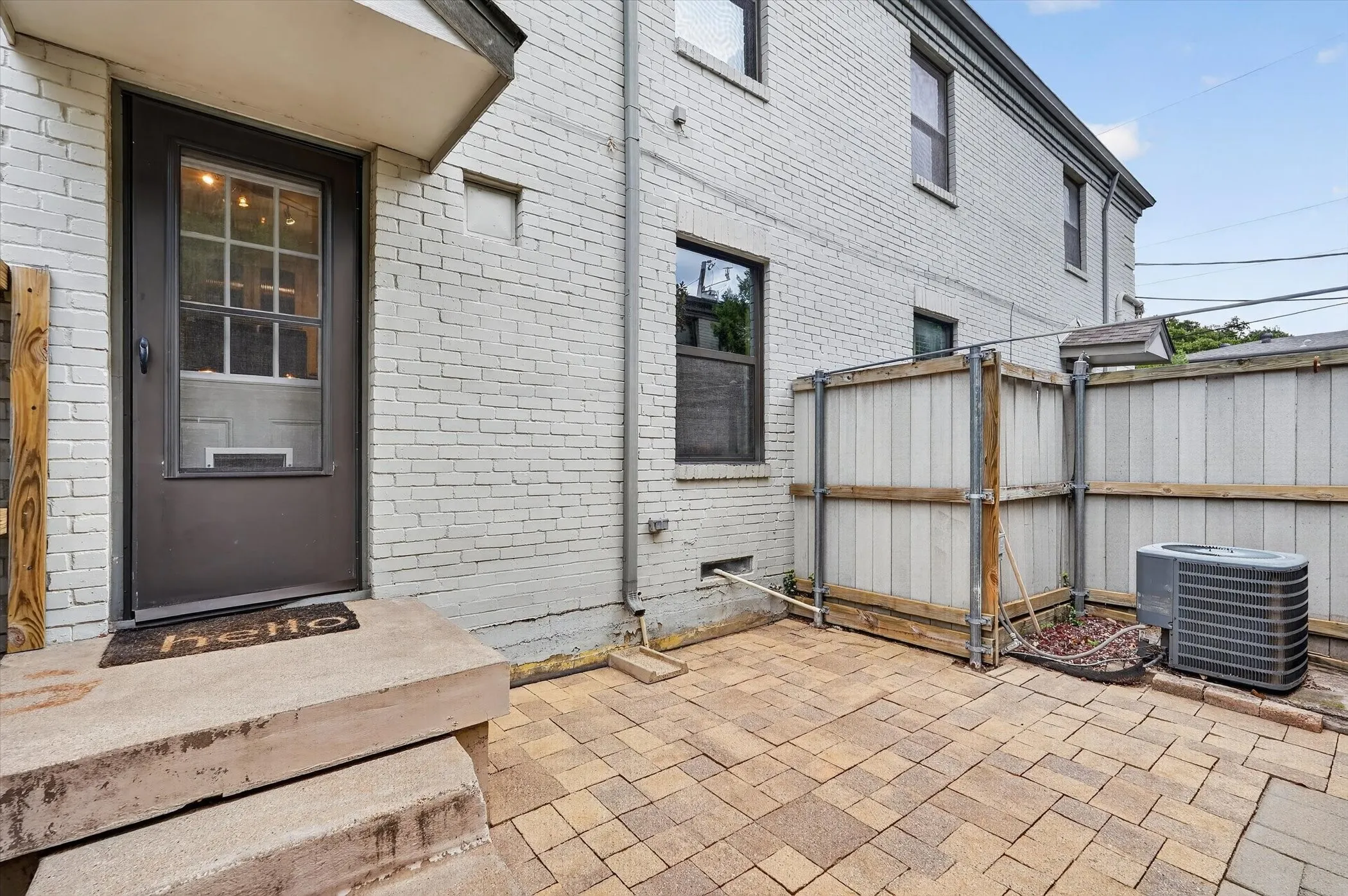 Condominium For Sale in Dallas County , 4926 Lahoma Street, Dallas, Texas 75235, 2 Bedroom, 2 Bathroom, Garage spaces, 993 Sqft, built in 1954, mls#21280872, Real Estate Agent in Dallas, Homes For Sale in Dallas county, Homes For Sale in Dallas, Realtor in Dallas Texas, Real Estate Brokerage Independent Realty Texas, Luminita Cordes Realtor