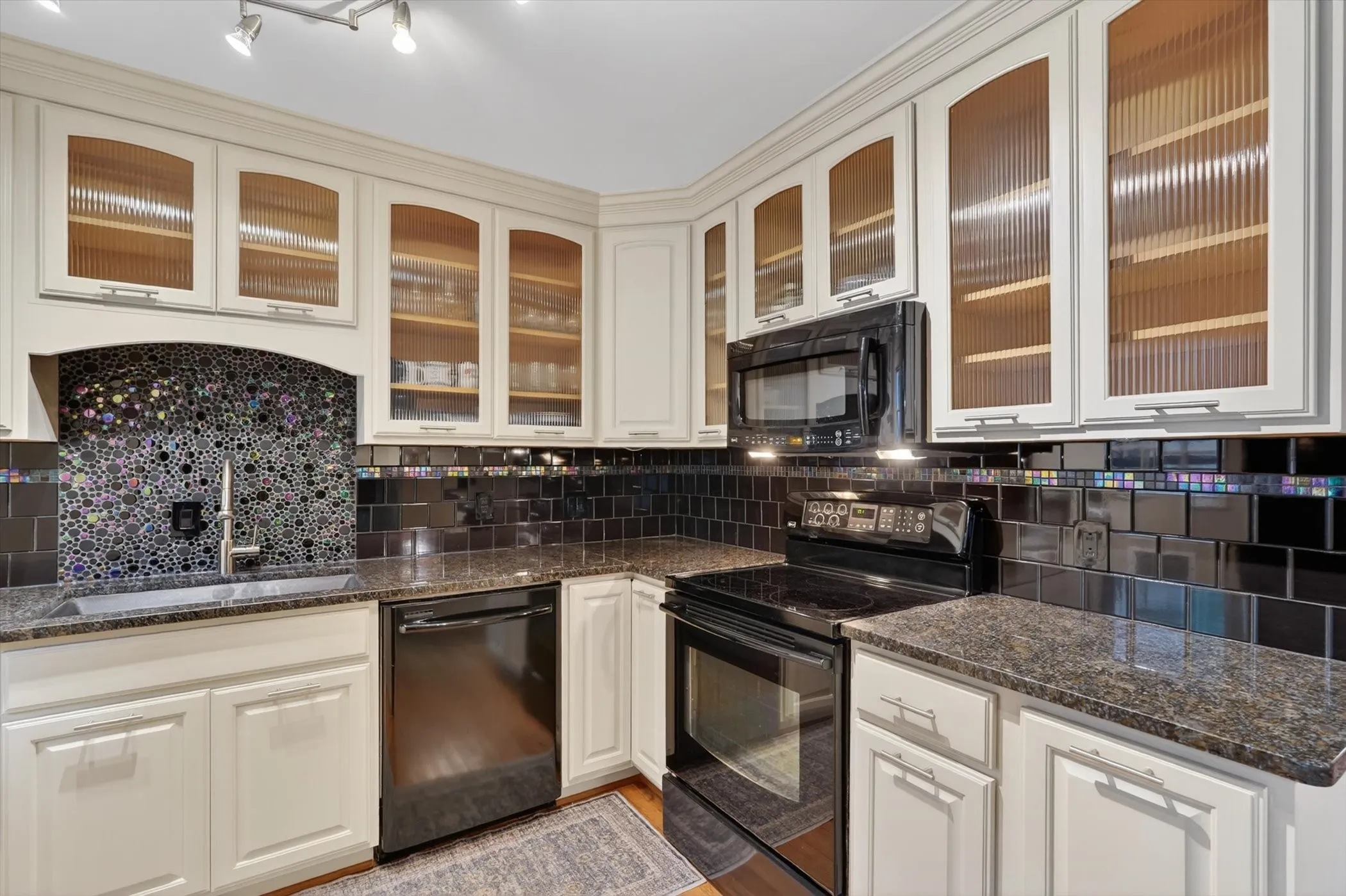 Condominium For Sale in Dallas County , 4926 Lahoma Street, Dallas, Texas 75235, 2 Bedroom, 2 Bathroom, Garage spaces, 993 Sqft, built in 1954, mls#21280872, Real Estate Agent in Dallas, Homes For Sale in Dallas county, Homes For Sale in Dallas, Realtor in Dallas Texas, Real Estate Brokerage Independent Realty Texas, Luminita Cordes Realtor
