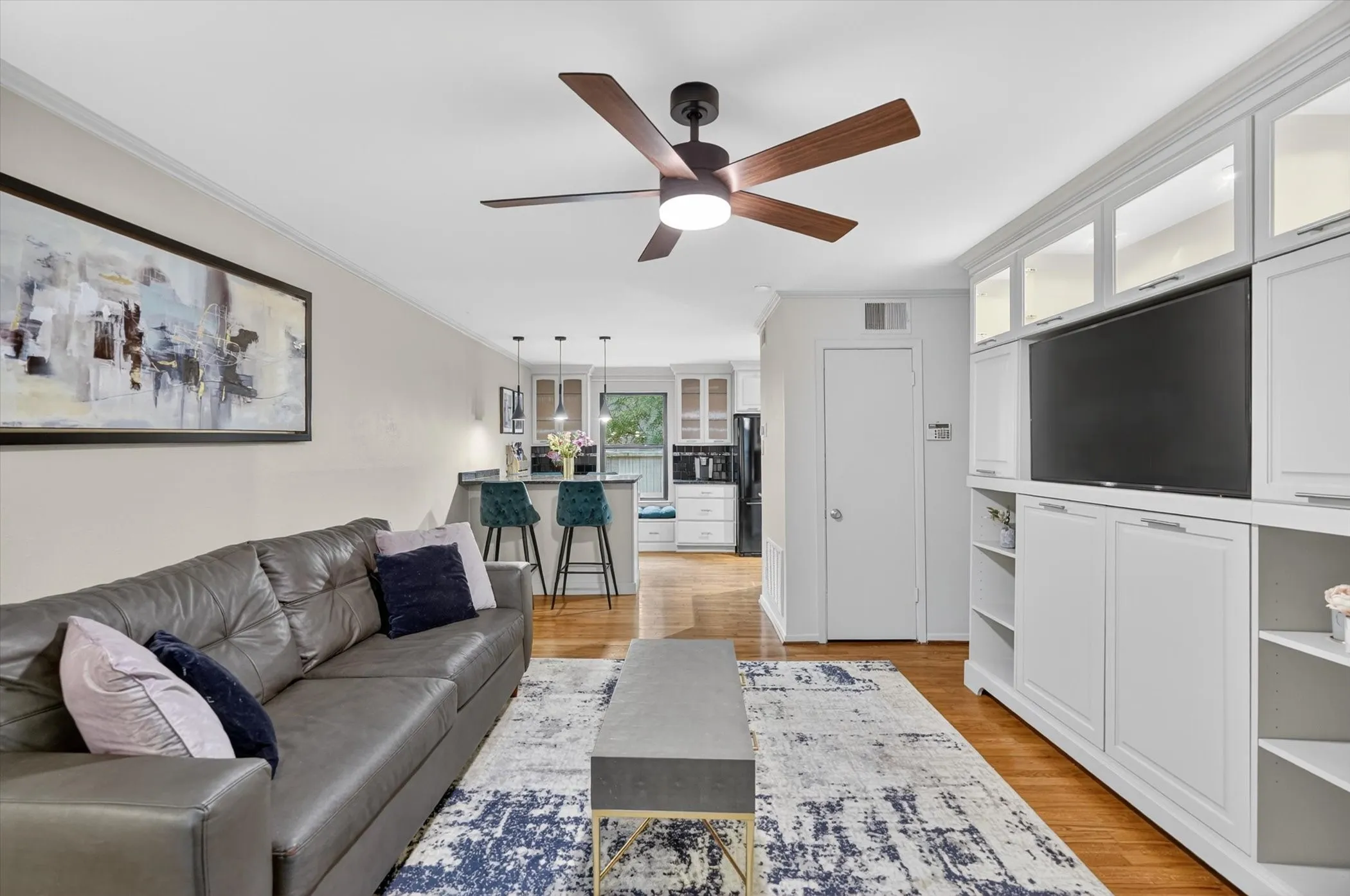Condominium For Sale in Dallas County , 4926 Lahoma Street, Dallas, Texas 75235, 2 Bedroom, 2 Bathroom, Garage spaces, 993 Sqft, built in 1954, mls#21280872, Real Estate Agent in Dallas, Homes For Sale in Dallas county, Homes For Sale in Dallas, Realtor in Dallas Texas, Real Estate Brokerage Independent Realty Texas, Luminita Cordes Realtor