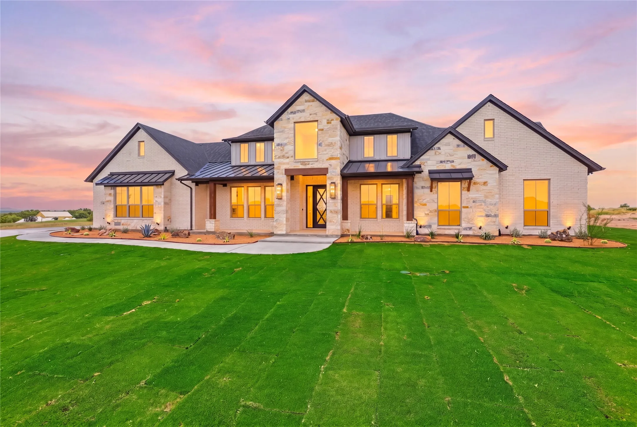 Single Family Residence For Sale in Hood County , 2006 Lindale Lane, Granbury, Texas 76049, 4 Bedroom, 4 Bathroom, 3 Garage spaces, 3,675 Sqft, built in 2026, mls#21280040, Real Estate Agent in Granbury, Homes For Sale in Hood county, Homes For Sale in Granbury, Realtor in Granbury Texas, Real Estate Brokerage Independent Realty Texas, Luminita Cordes Realtor