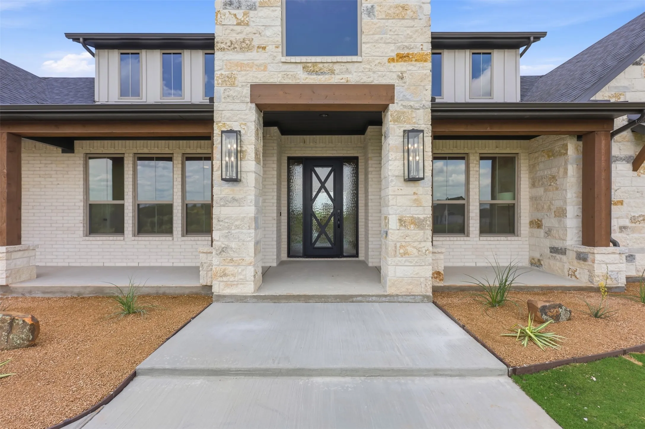 Single Family Residence For Sale in Hood County , 2006 Lindale Lane, Granbury, Texas 76049, 4 Bedroom, 4 Bathroom, 3 Garage spaces, 3,675 Sqft, built in 2026, mls#21280040, Real Estate Agent in Granbury, Homes For Sale in Hood county, Homes For Sale in Granbury, Realtor in Granbury Texas, Real Estate Brokerage Independent Realty Texas, Luminita Cordes Realtor
