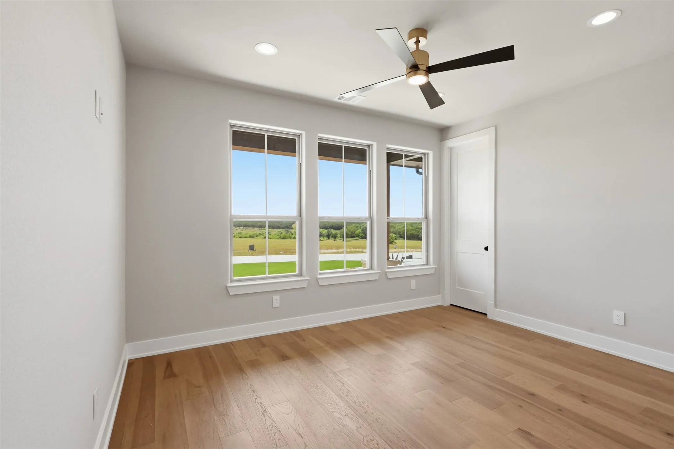 Single Family Residence For Sale in Hood County , 2006 Lindale Lane, Granbury, Texas 76049, 4 Bedroom, 4 Bathroom, 3 Garage spaces, 3,675 Sqft, built in 2026, mls#21280040, Real Estate Agent in Granbury, Homes For Sale in Hood county, Homes For Sale in Granbury, Realtor in Granbury Texas, Real Estate Brokerage Independent Realty Texas, Luminita Cordes Realtor