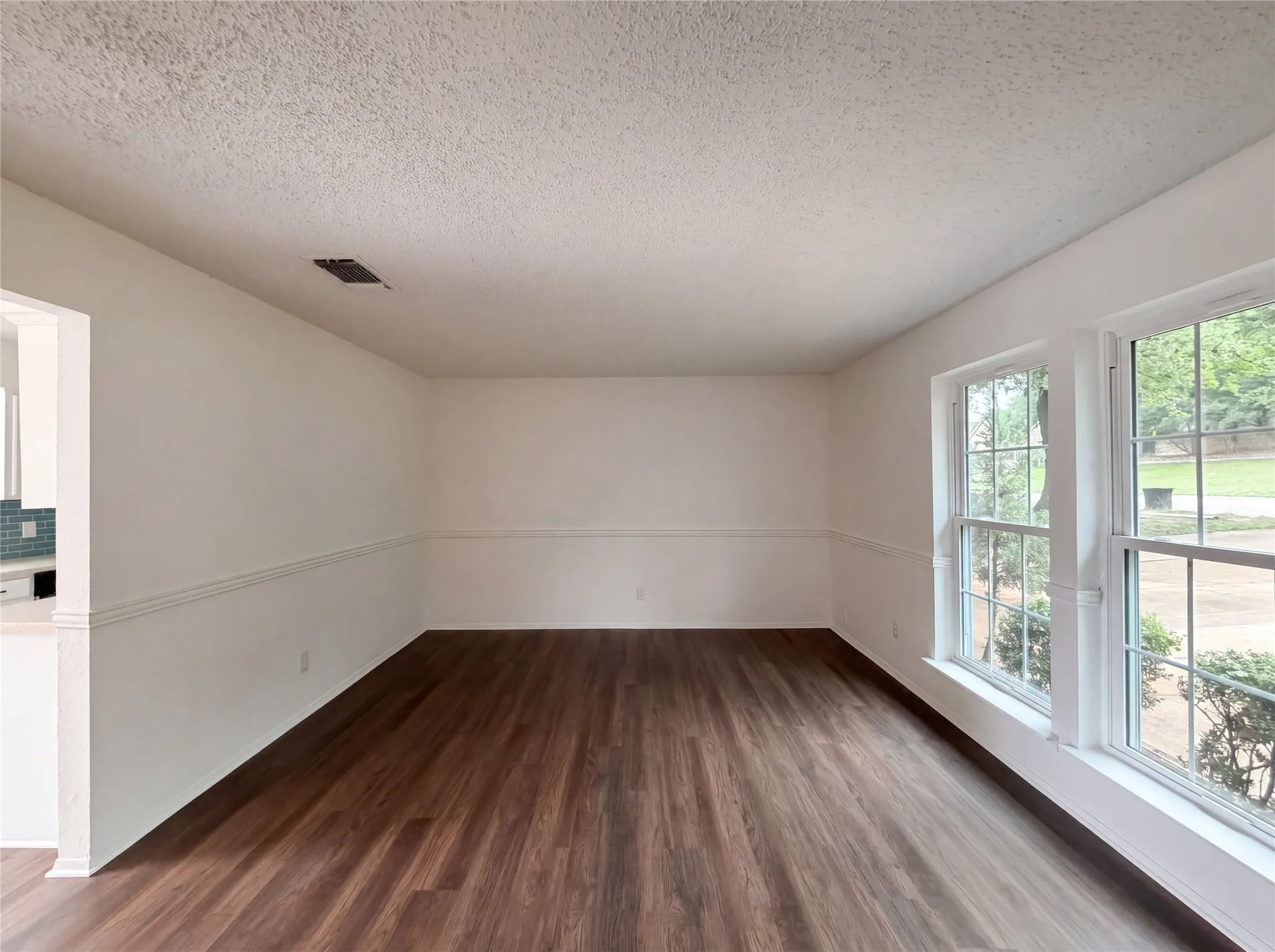 Single Family Residence For Sale in Tarrant County , 512 Lake Crest Parkway, Azle, Texas 76020, 3 Bedroom, 1 Bathroom, 1 Garage spaces, 1,057 Sqft, built in 1981, mls#21280945, Real Estate Agent in Azle, Homes For Sale in Tarrant county, Homes For Sale in Azle, Realtor in Azle Texas, Real Estate Brokerage Independent Realty Texas, Luminita Cordes Realtor