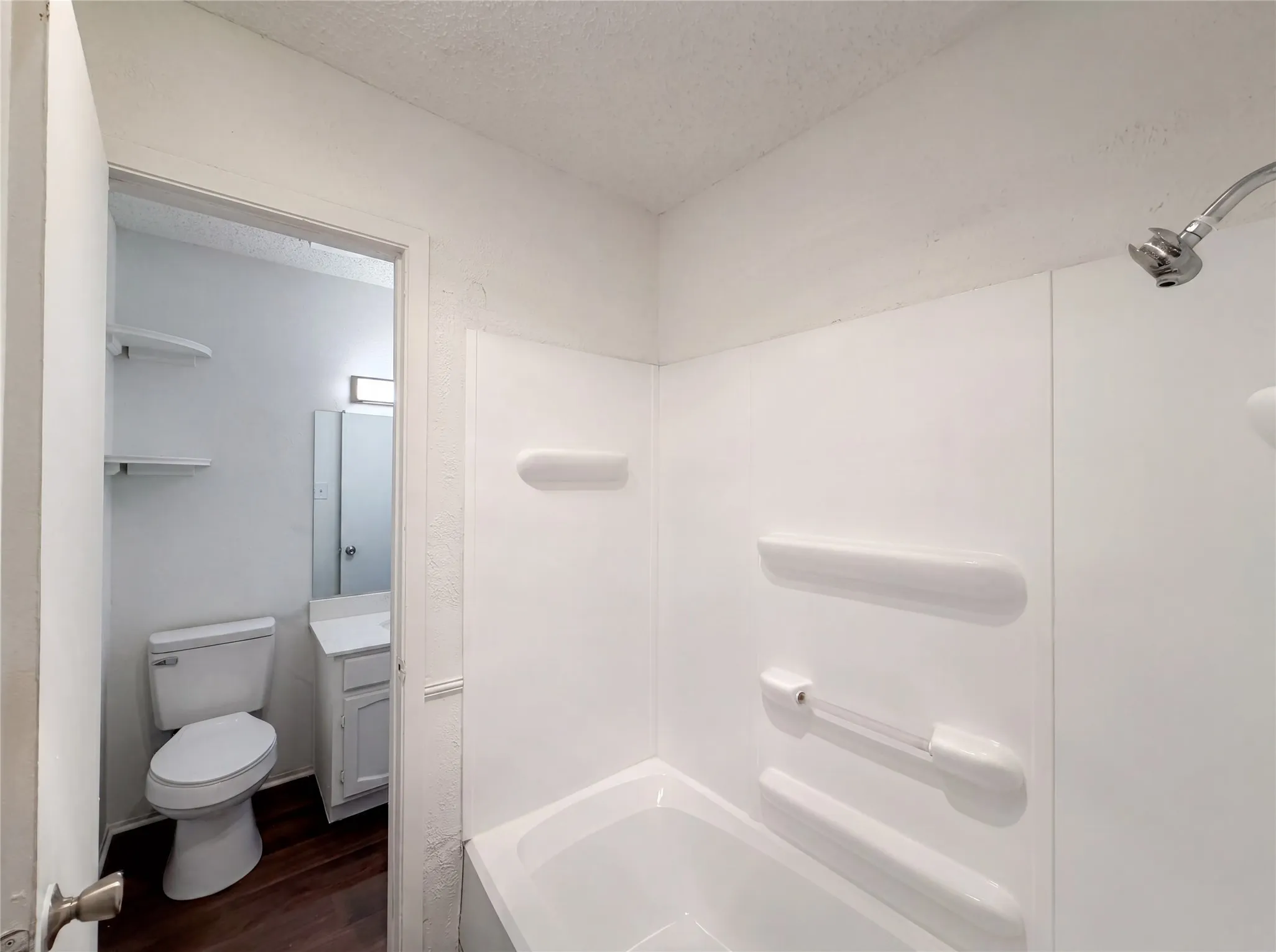 Single Family Residence For Sale in Tarrant County , 512 Lake Crest Parkway, Azle, Texas 76020, 3 Bedroom, 1 Bathroom, 1 Garage spaces, 1,057 Sqft, built in 1981, mls#21280945, Real Estate Agent in Azle, Homes For Sale in Tarrant county, Homes For Sale in Azle, Realtor in Azle Texas, Real Estate Brokerage Independent Realty Texas, Luminita Cordes Realtor