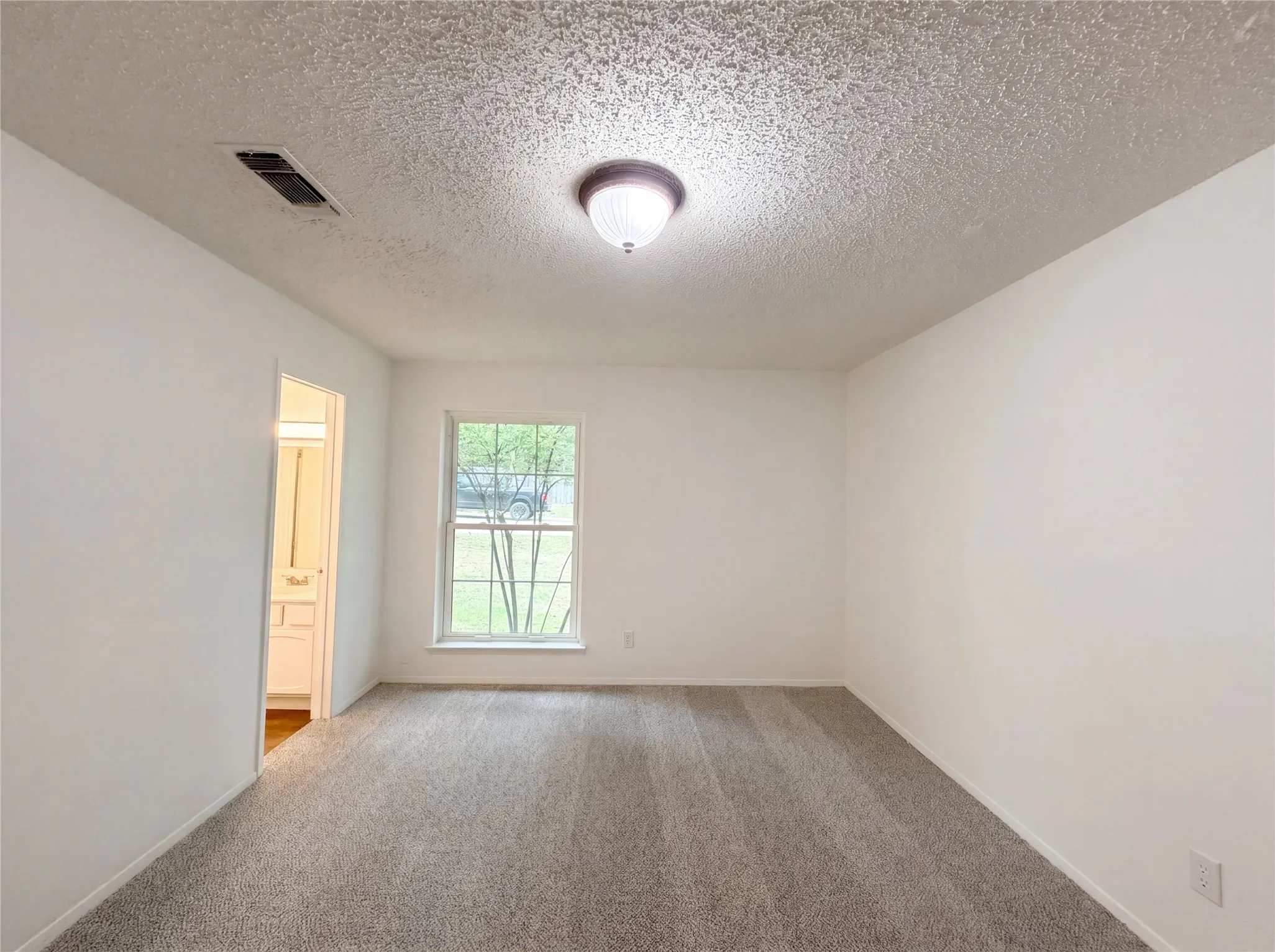 Single Family Residence For Sale in Tarrant County , 512 Lake Crest Parkway, Azle, Texas 76020, 3 Bedroom, 1 Bathroom, 1 Garage spaces, 1,057 Sqft, built in 1981, mls#21280945, Real Estate Agent in Azle, Homes For Sale in Tarrant county, Homes For Sale in Azle, Realtor in Azle Texas, Real Estate Brokerage Independent Realty Texas, Luminita Cordes Realtor