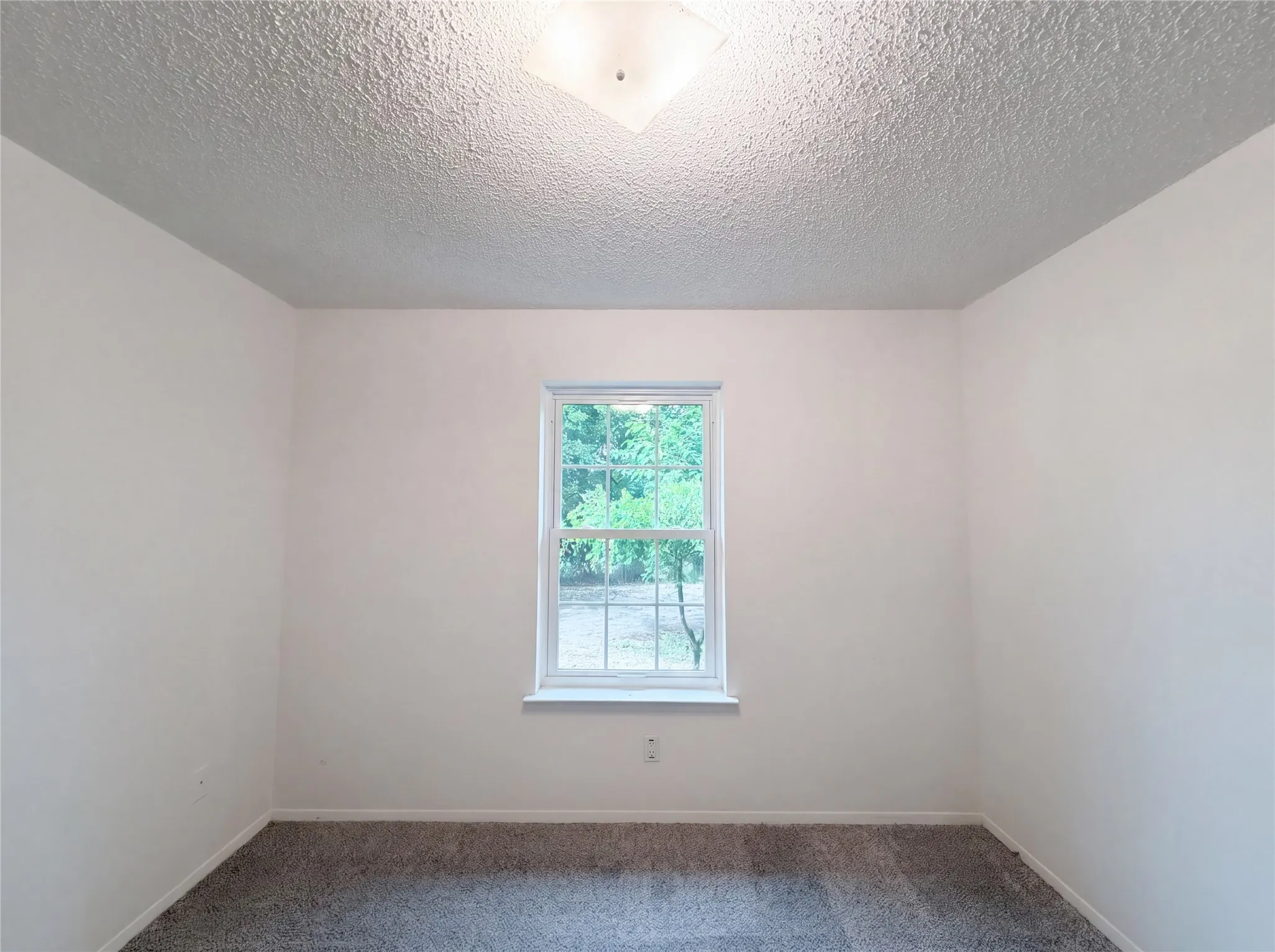 Single Family Residence For Sale in Tarrant County , 512 Lake Crest Parkway, Azle, Texas 76020, 3 Bedroom, 1 Bathroom, 1 Garage spaces, 1,057 Sqft, built in 1981, mls#21280945, Real Estate Agent in Azle, Homes For Sale in Tarrant county, Homes For Sale in Azle, Realtor in Azle Texas, Real Estate Brokerage Independent Realty Texas, Luminita Cordes Realtor