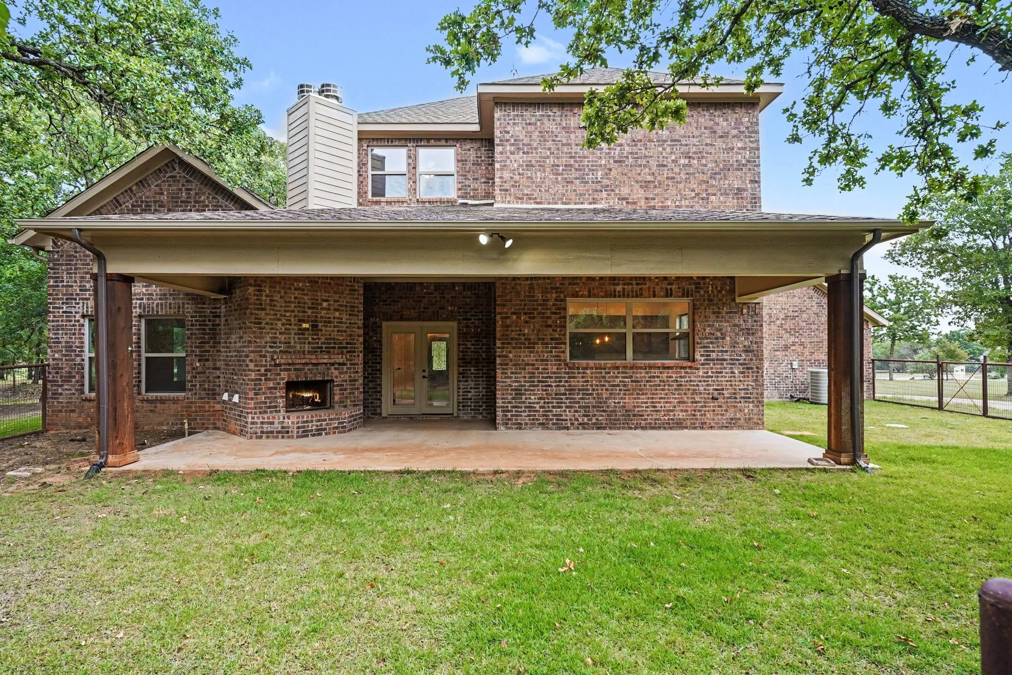 Single Family Residence For Sale in Somervell County , 2190 County Road 2027, Glen Rose, Texas 76043, 2 Bedroom, 2 Bathroom, 2 Garage spaces, 2,193 Sqft, built in 2015, mls#21280966, Real Estate Agent in Glen Rose, Homes For Sale in Somervell county, Homes For Sale in Glen Rose, Realtor in Glen Rose Texas, Real Estate Brokerage Independent Realty Texas, Luminita Cordes Realtor