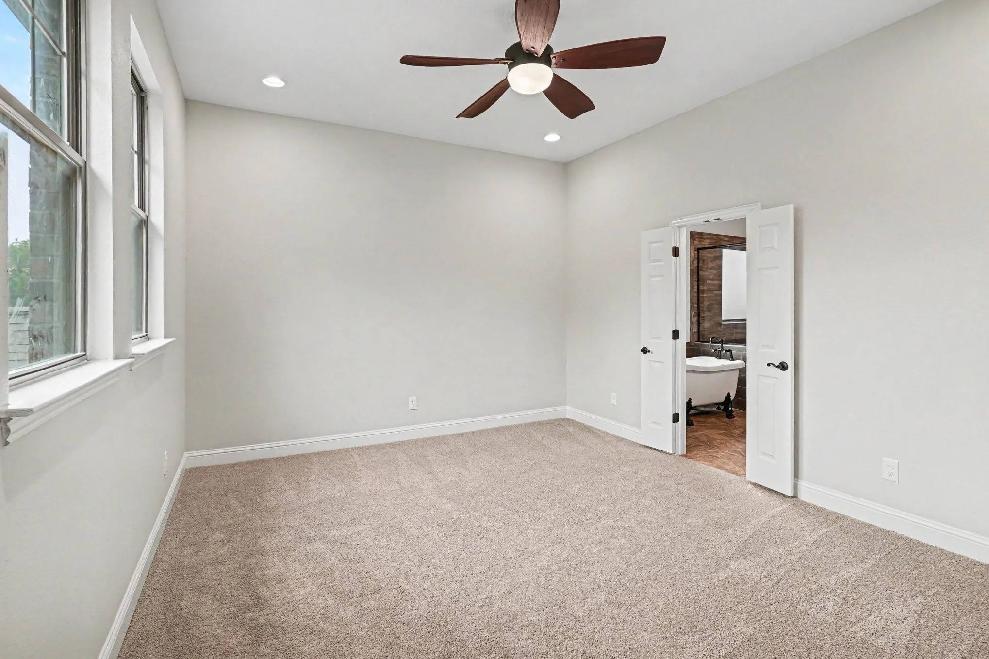 Single Family Residence For Sale in Somervell County , 2190 County Road 2027, Glen Rose, Texas 76043, 2 Bedroom, 2 Bathroom, 2 Garage spaces, 2,193 Sqft, built in 2015, mls#21280966, Real Estate Agent in Glen Rose, Homes For Sale in Somervell county, Homes For Sale in Glen Rose, Realtor in Glen Rose Texas, Real Estate Brokerage Independent Realty Texas, Luminita Cordes Realtor