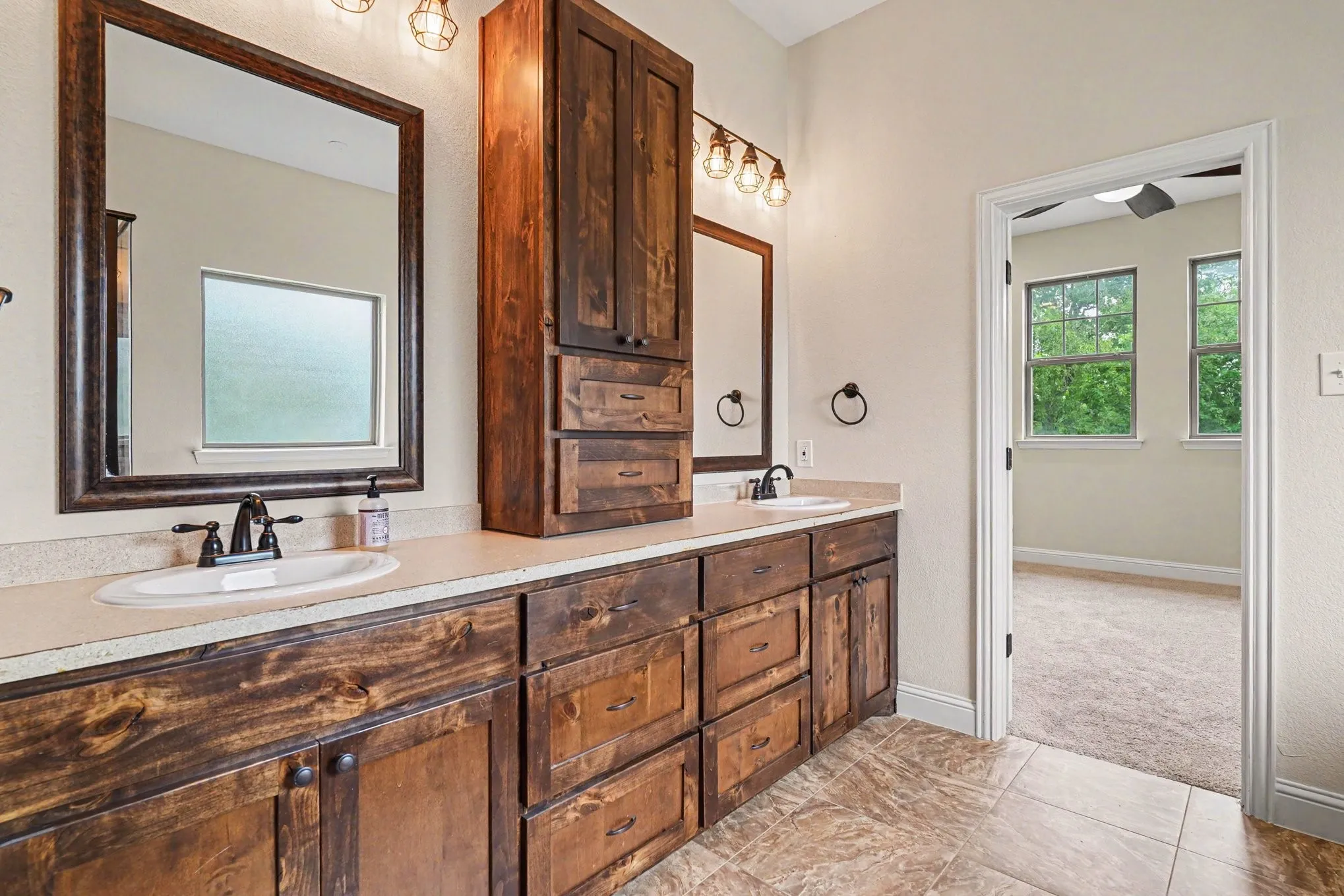 Single Family Residence For Sale in Somervell County , 2190 County Road 2027, Glen Rose, Texas 76043, 2 Bedroom, 2 Bathroom, 2 Garage spaces, 2,193 Sqft, built in 2015, mls#21280966, Real Estate Agent in Glen Rose, Homes For Sale in Somervell county, Homes For Sale in Glen Rose, Realtor in Glen Rose Texas, Real Estate Brokerage Independent Realty Texas, Luminita Cordes Realtor