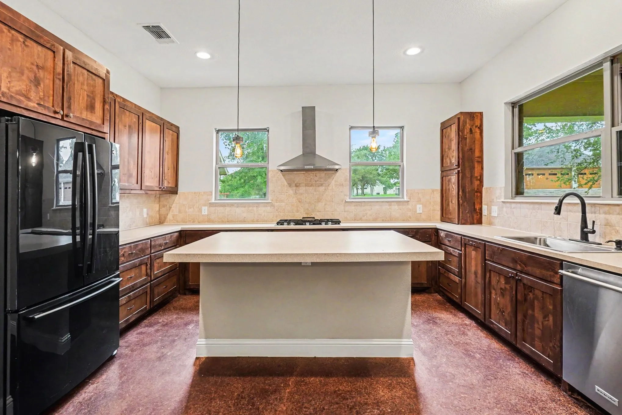 Single Family Residence For Sale in Somervell County , 2190 County Road 2027, Glen Rose, Texas 76043, 2 Bedroom, 2 Bathroom, 2 Garage spaces, 2,193 Sqft, built in 2015, mls#21280966, Real Estate Agent in Glen Rose, Homes For Sale in Somervell county, Homes For Sale in Glen Rose, Realtor in Glen Rose Texas, Real Estate Brokerage Independent Realty Texas, Luminita Cordes Realtor