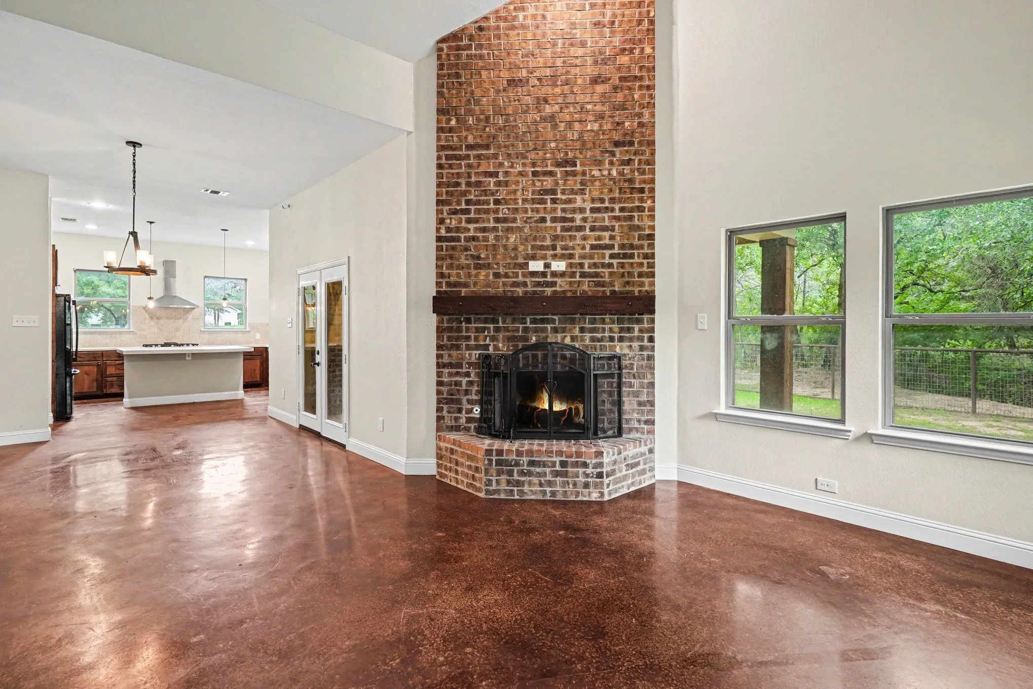 Single Family Residence For Sale in Somervell County , 2190 County Road 2027, Glen Rose, Texas 76043, 2 Bedroom, 2 Bathroom, 2 Garage spaces, 2,193 Sqft, built in 2015, mls#21280966, Real Estate Agent in Glen Rose, Homes For Sale in Somervell county, Homes For Sale in Glen Rose, Realtor in Glen Rose Texas, Real Estate Brokerage Independent Realty Texas, Luminita Cordes Realtor